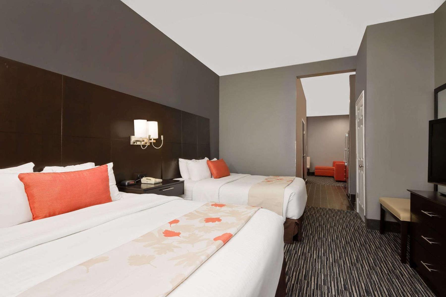 One-Bedroom Queen Studio Suite with Two Queen Beds - Mobility Accessible/Non-Smoking - Photo 4