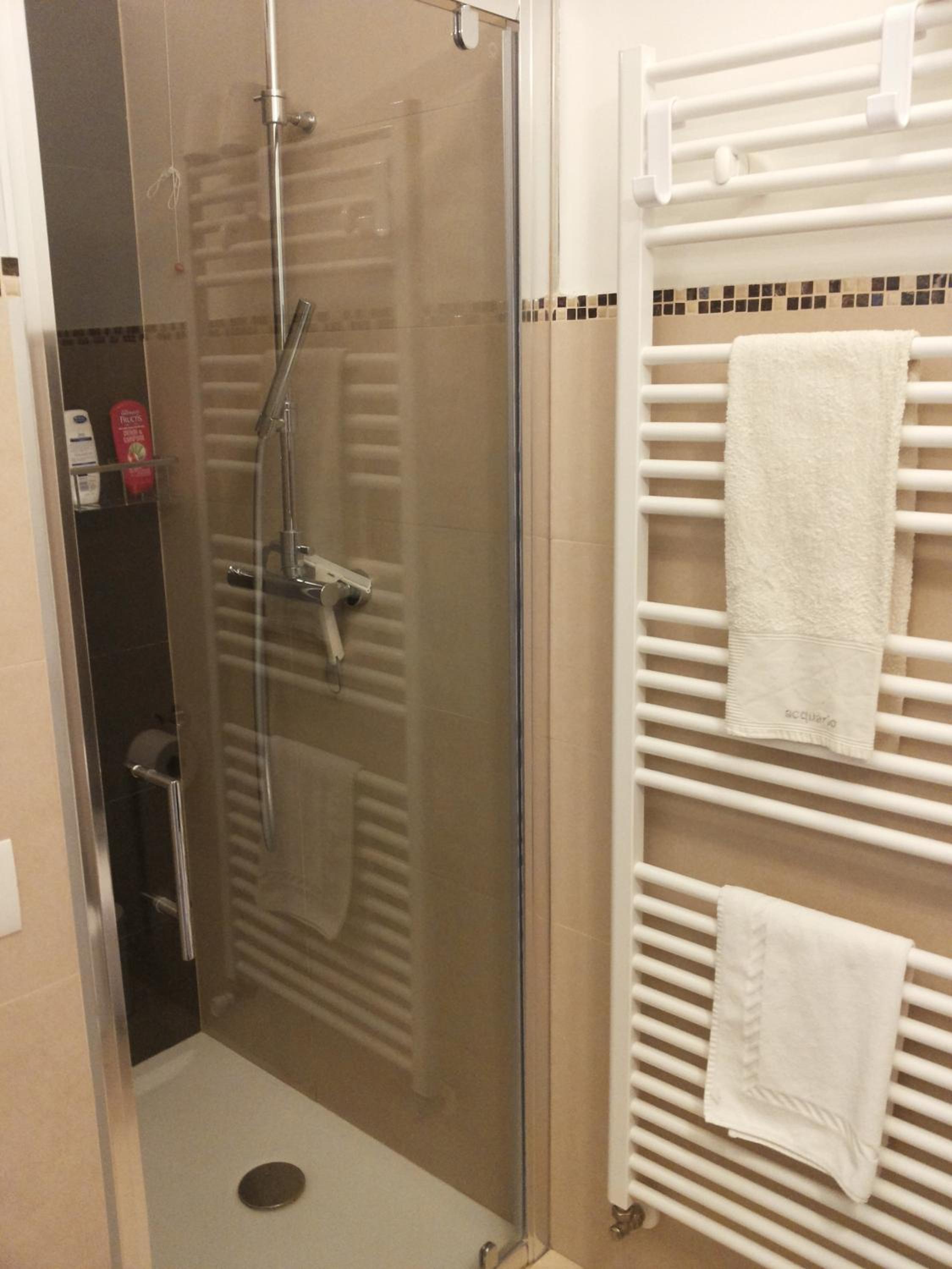Double Room with Shared Bathroom photo 2