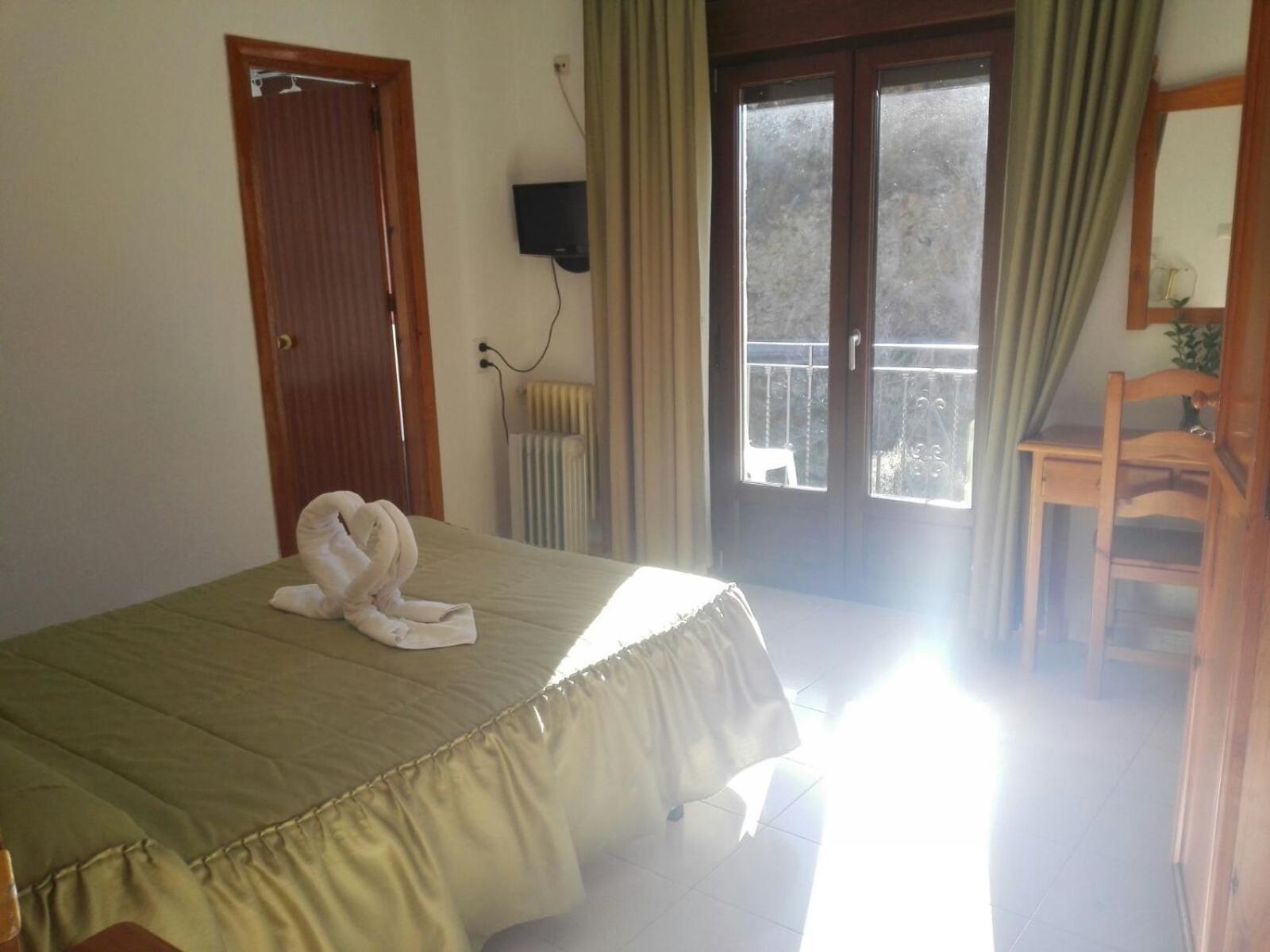 Double Room with Balcony - Photo 2