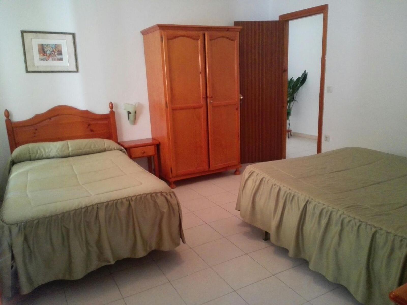 Triple Room with Bathroom - Photo 4