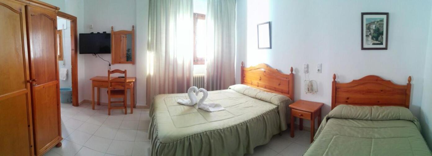 Triple Room with Bathroom - Photo 5
