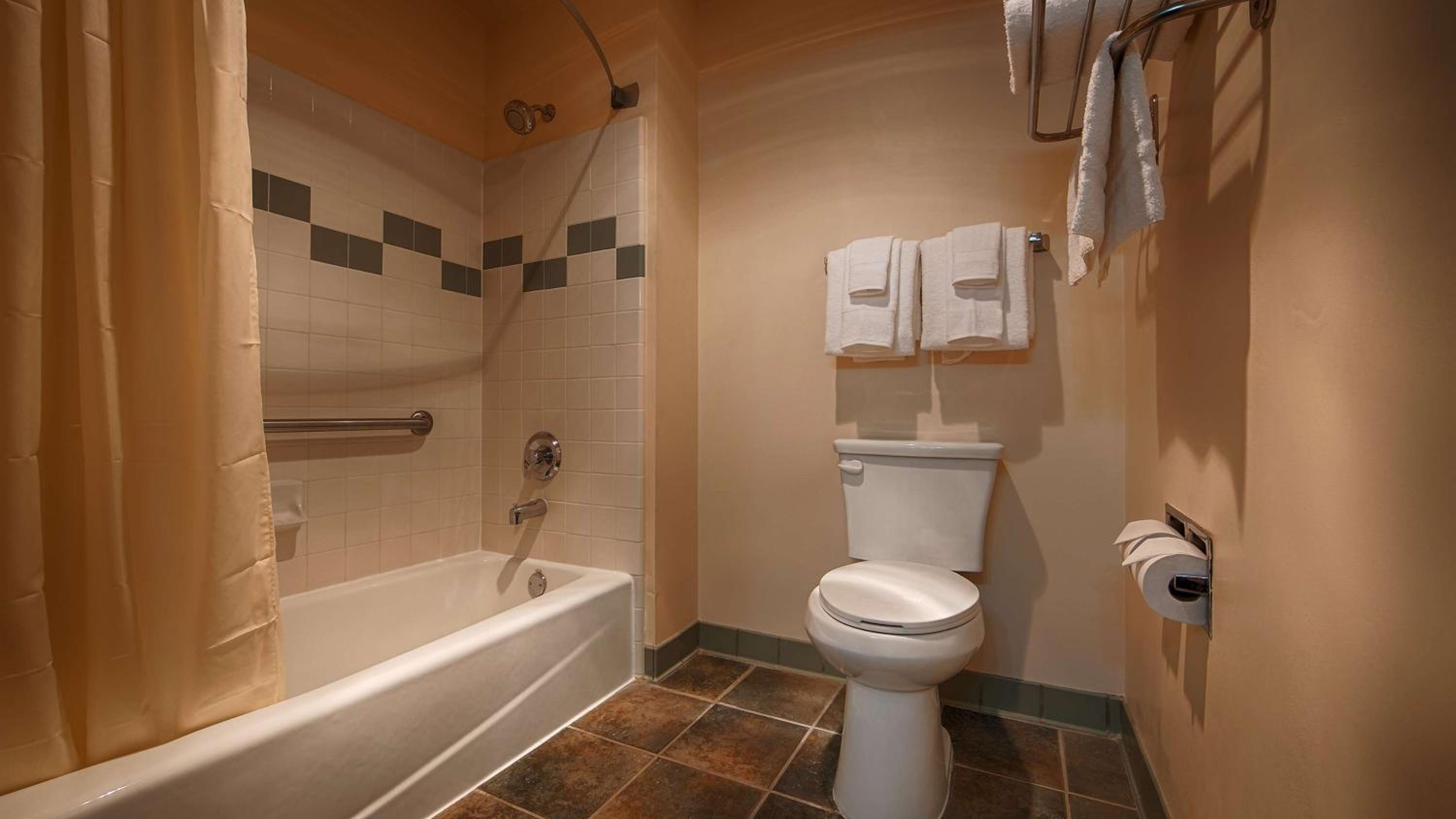 King Room - Non-Smoking - Photo 7