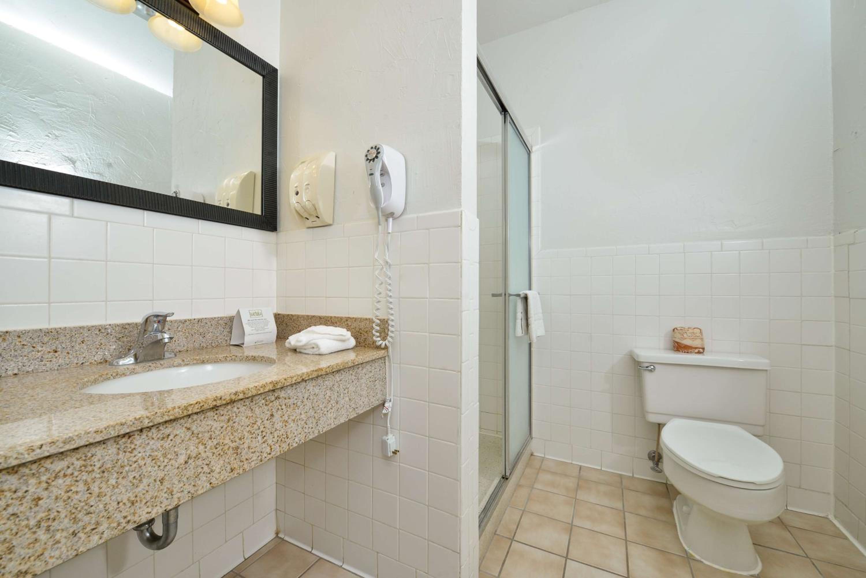 Double Room with Two Double Beds - Non-Smoking photo 3