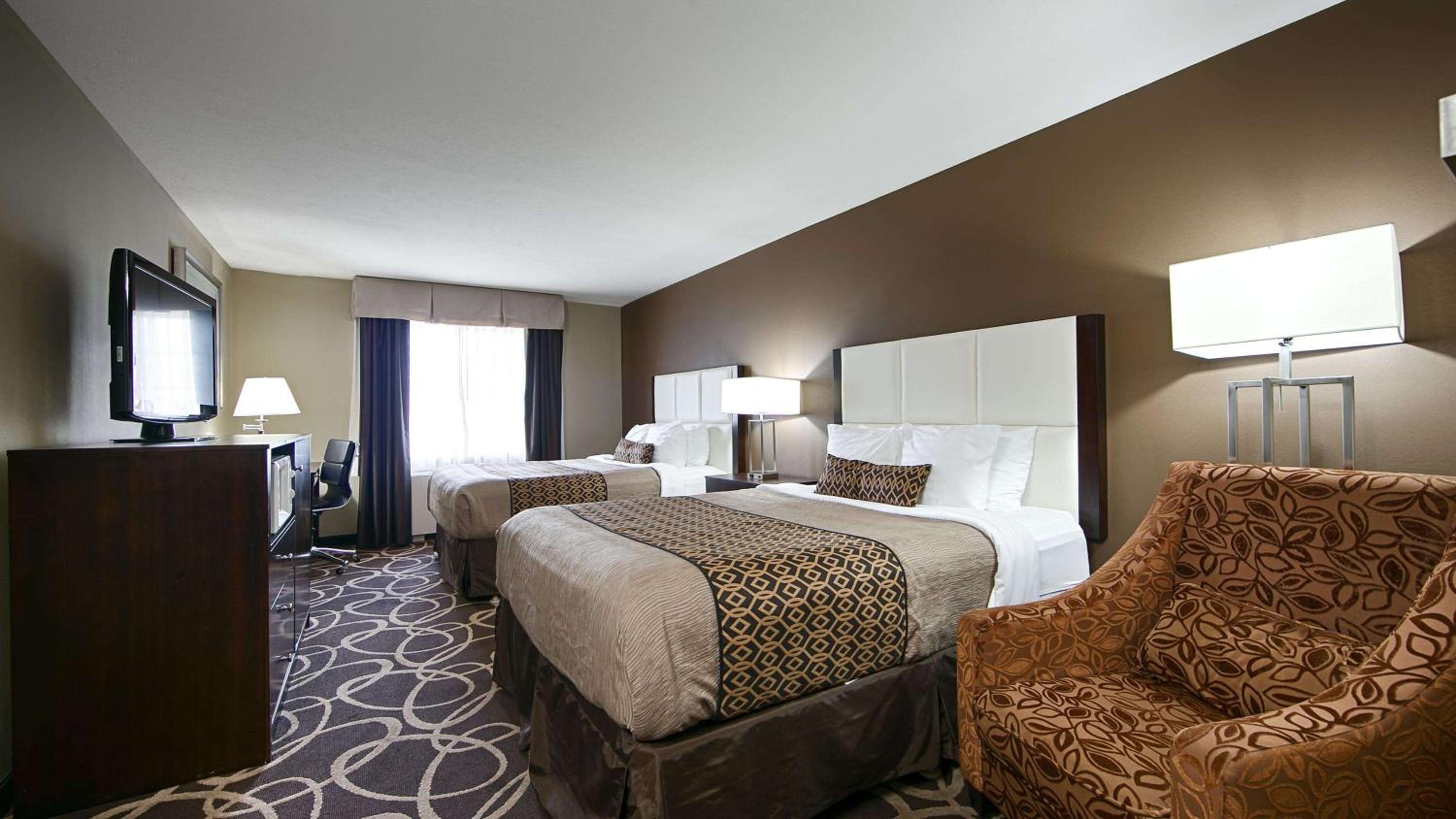 Queen Room with Two Queen Beds - Non-Smoking - Photo 1