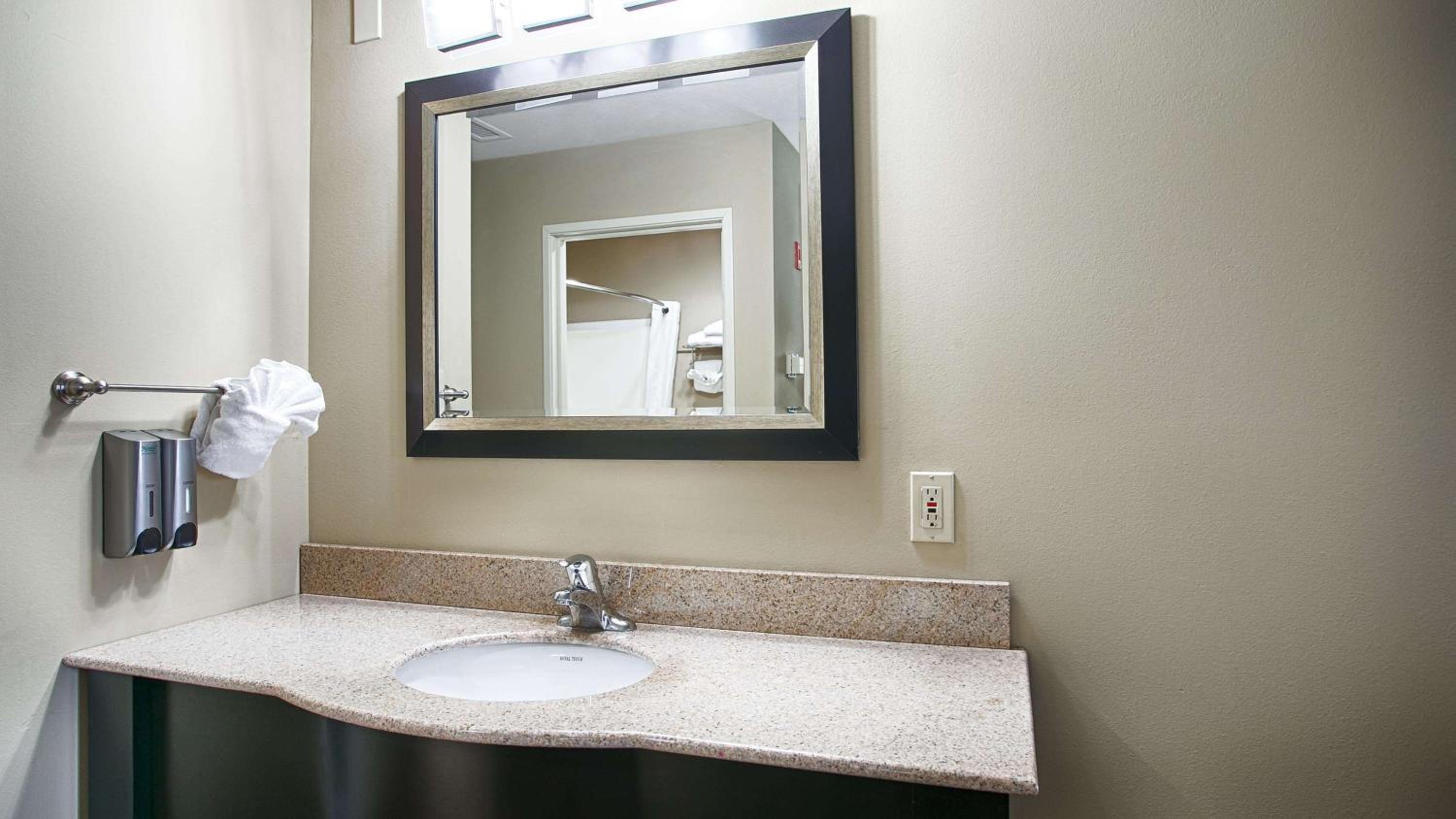 Queen Room - Disability Access/Non-Smoking - Photo 4