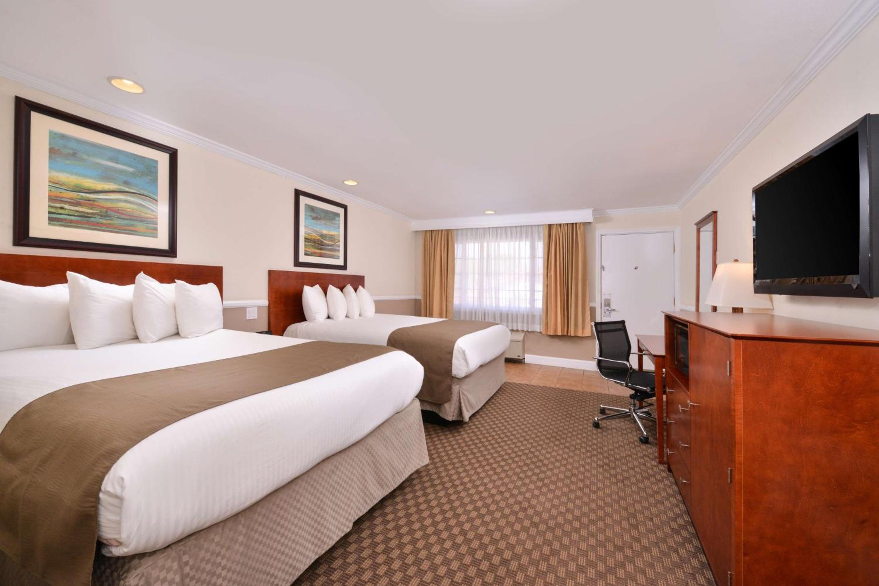 Double Room with Two Double Beds and Balcony - Non-Smoking - Photo 1