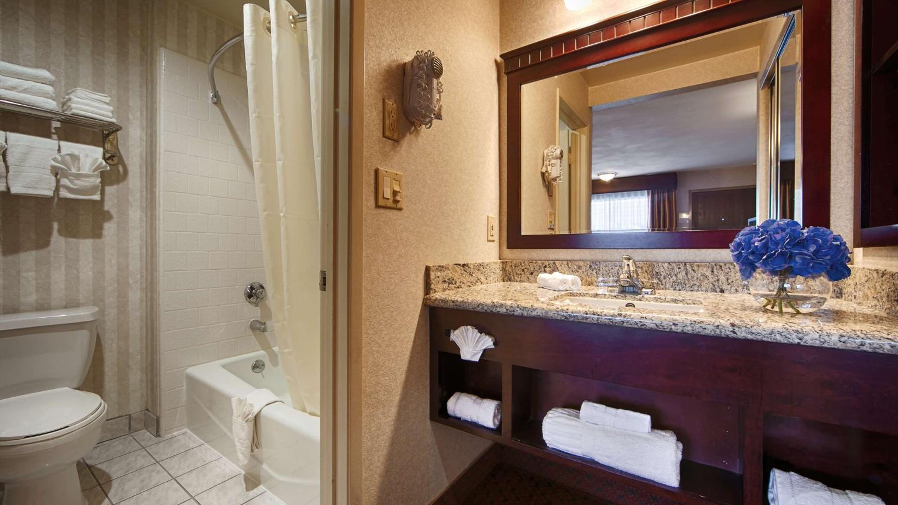 King Room - Non-Smoking - Photo 3