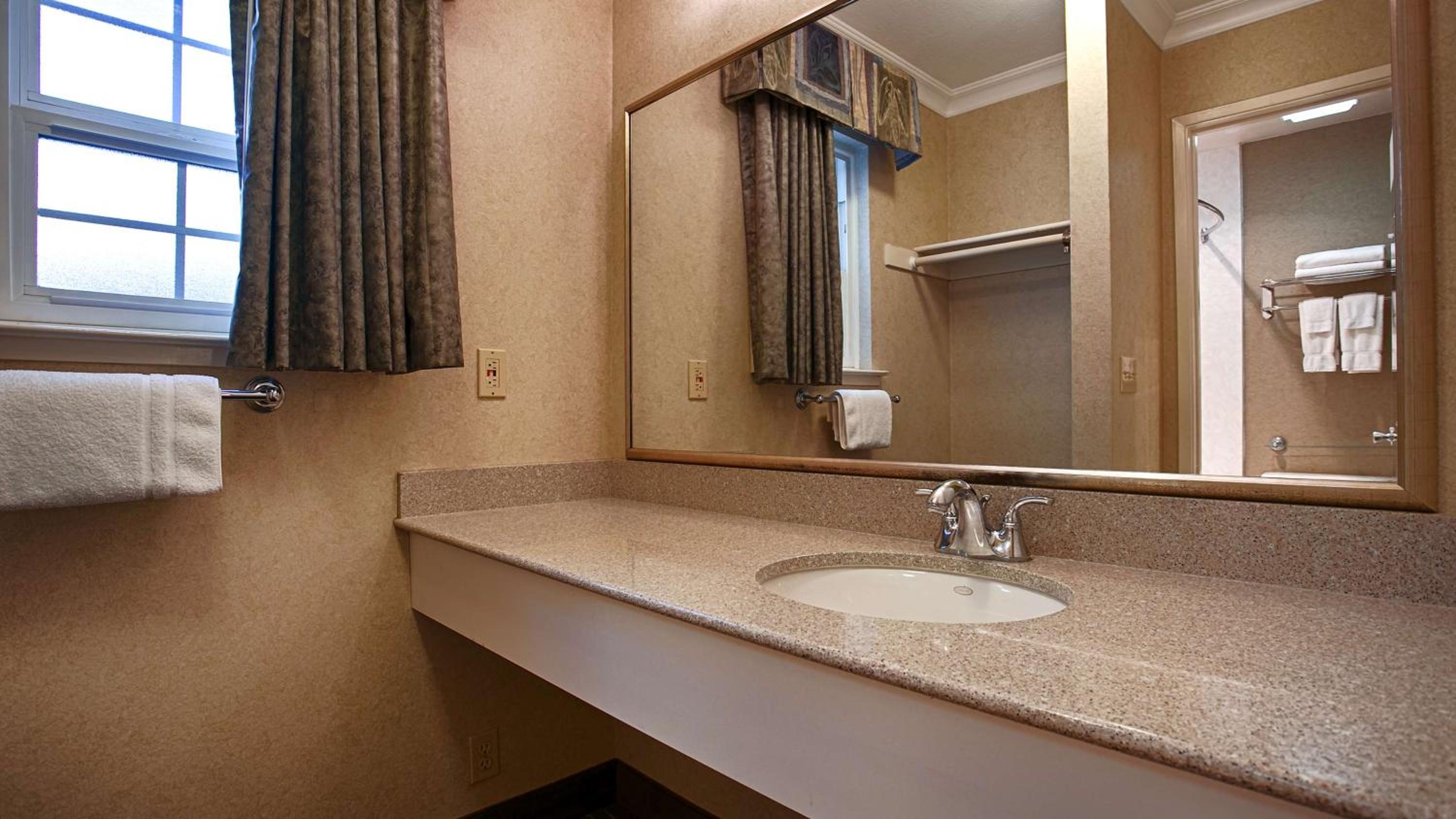 Double Room with Two Double Beds photo 3
