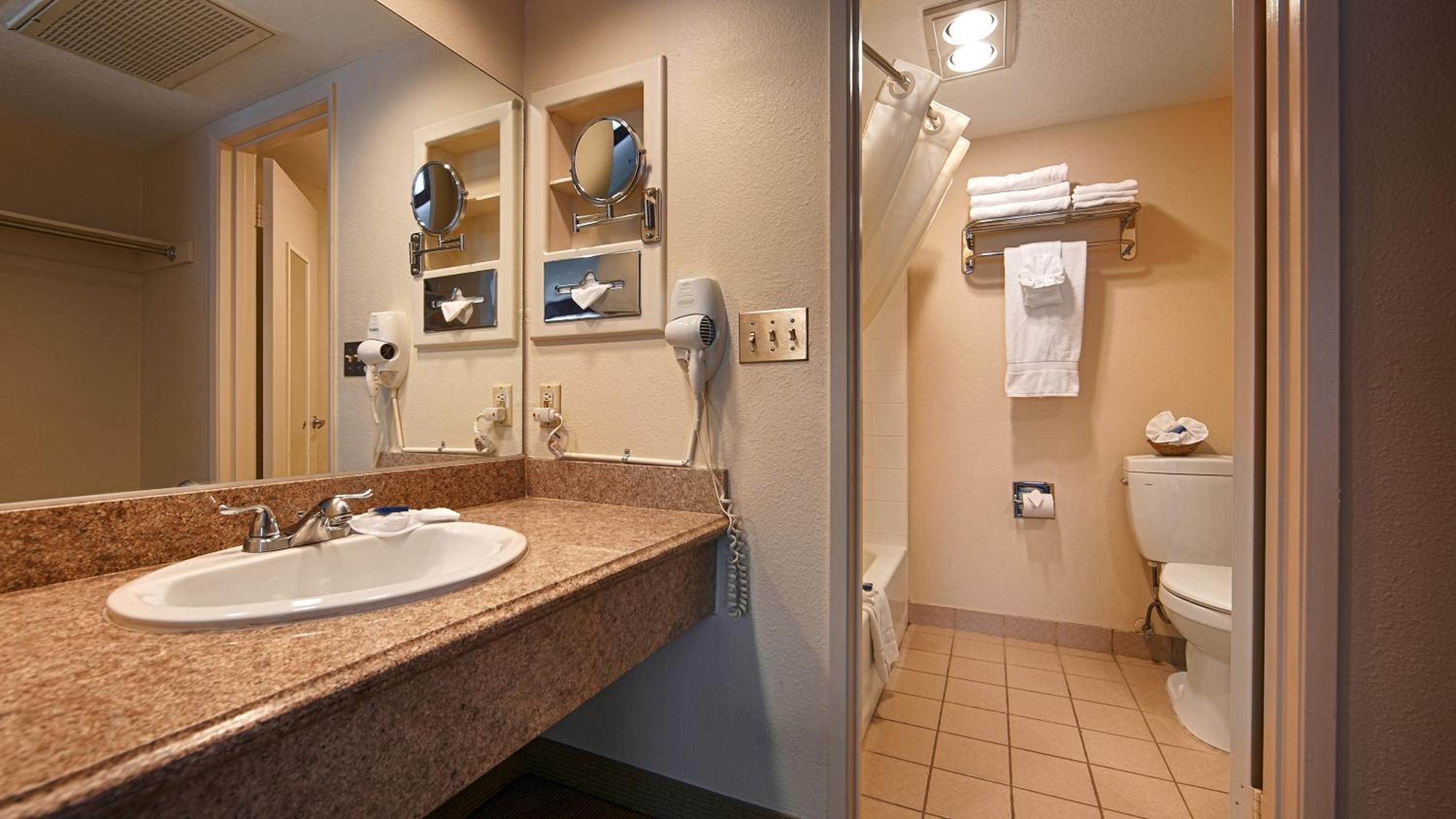 King Room - Non-Smoking - Photo 4