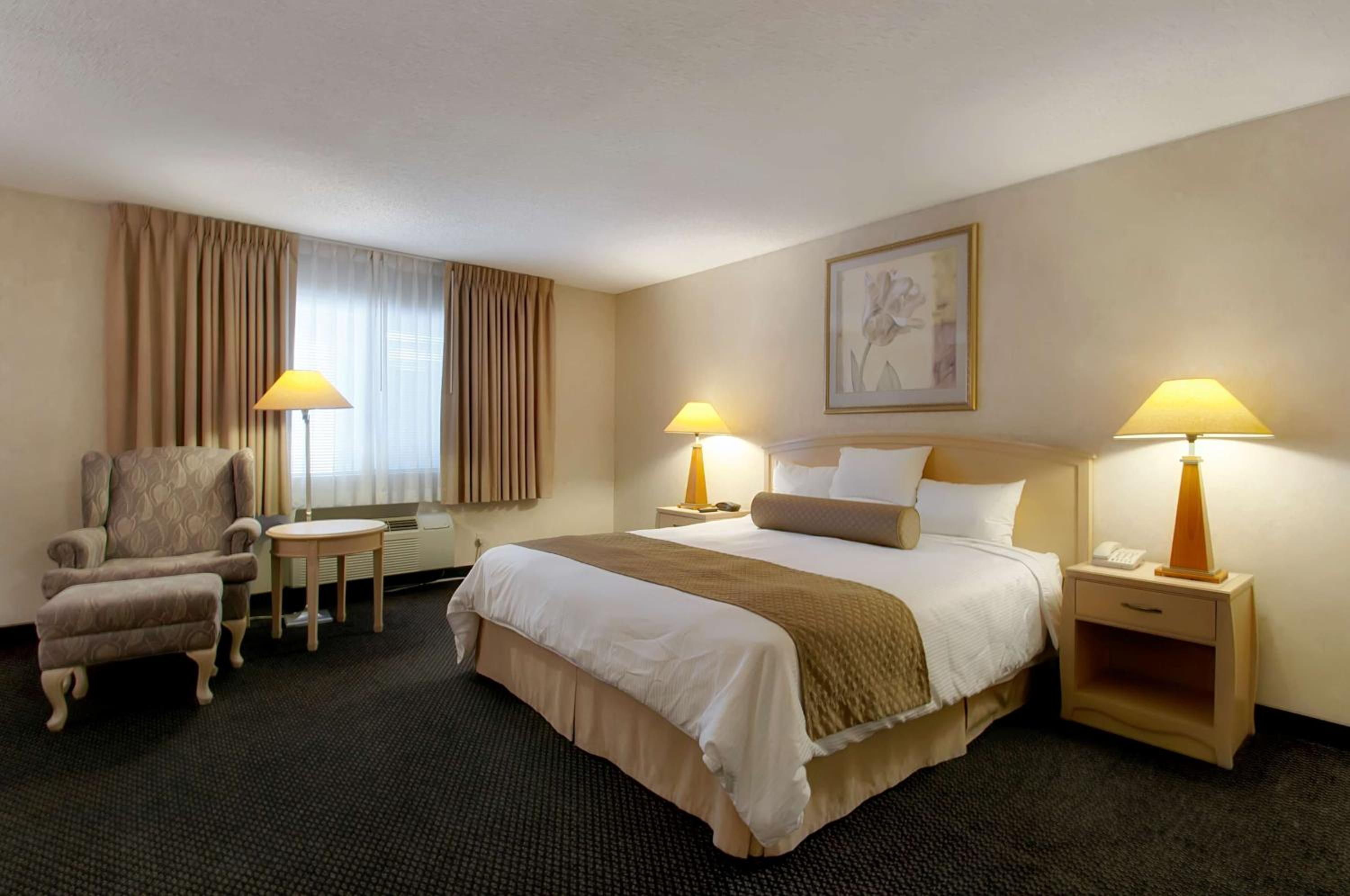 King Room - Non-Smoking - Photo 3