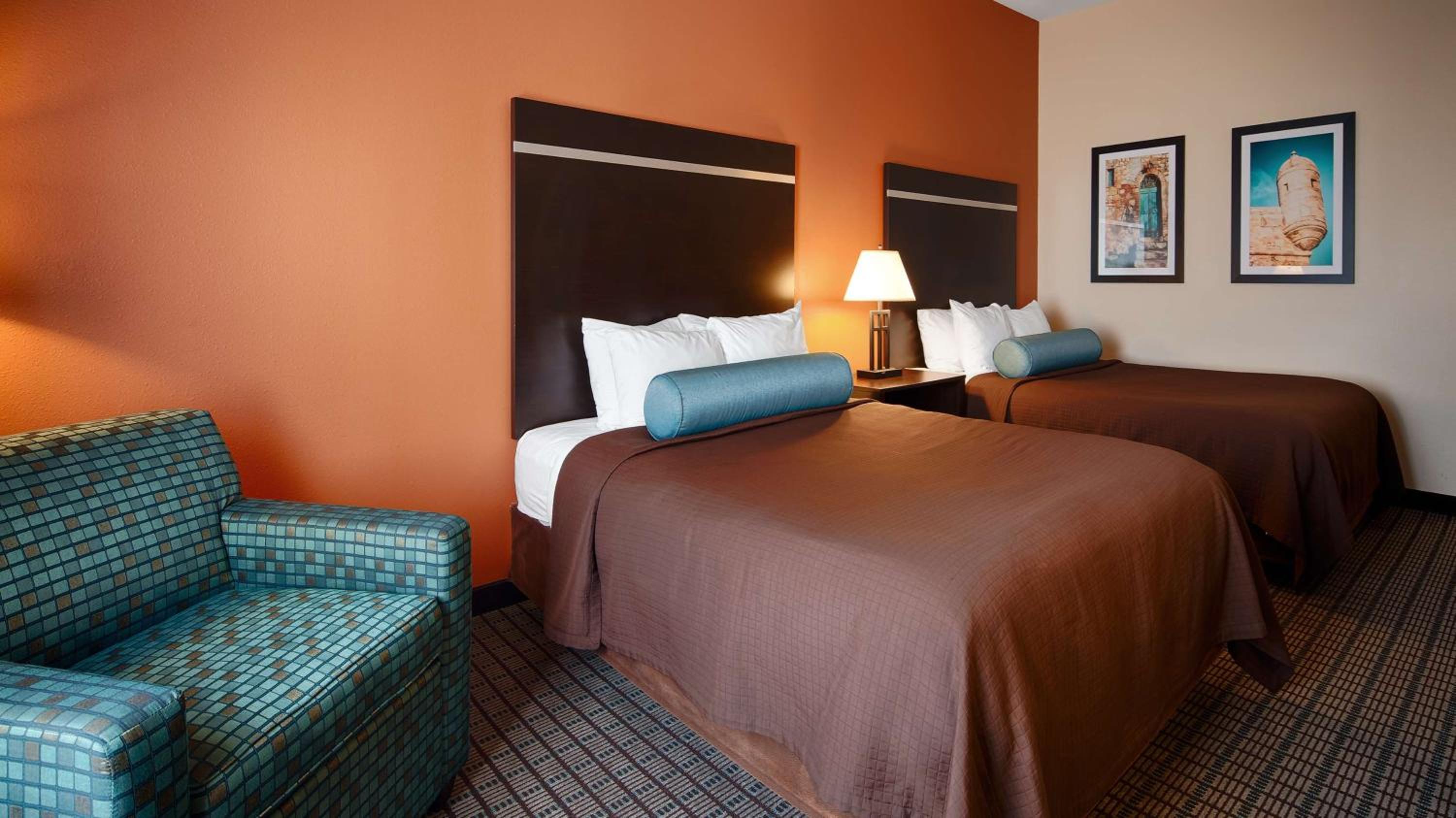 Queen Room with Two Queen Beds - Non-Smoking - Photo 1