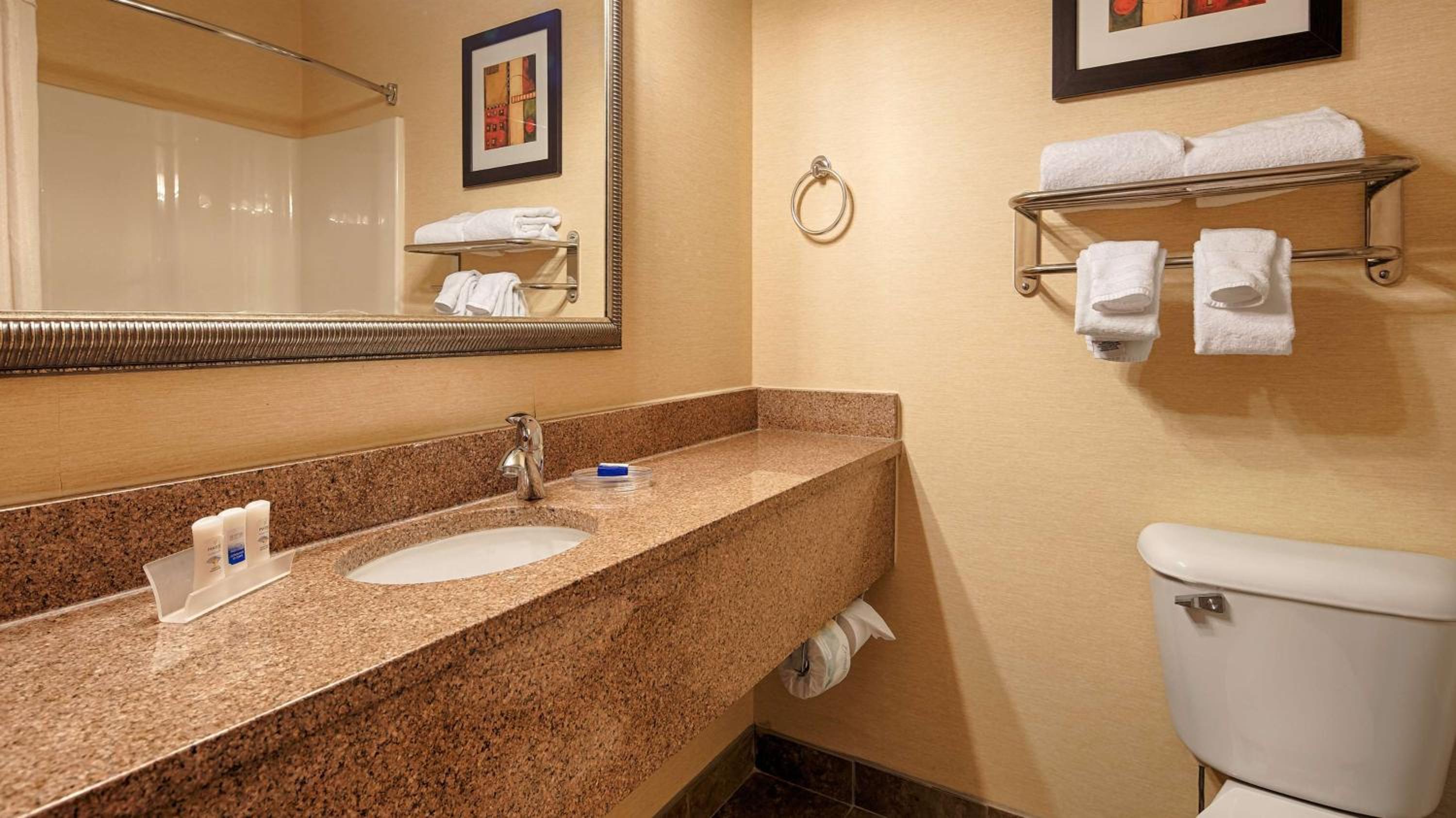 King Room - Non-Smoking - Photo 2