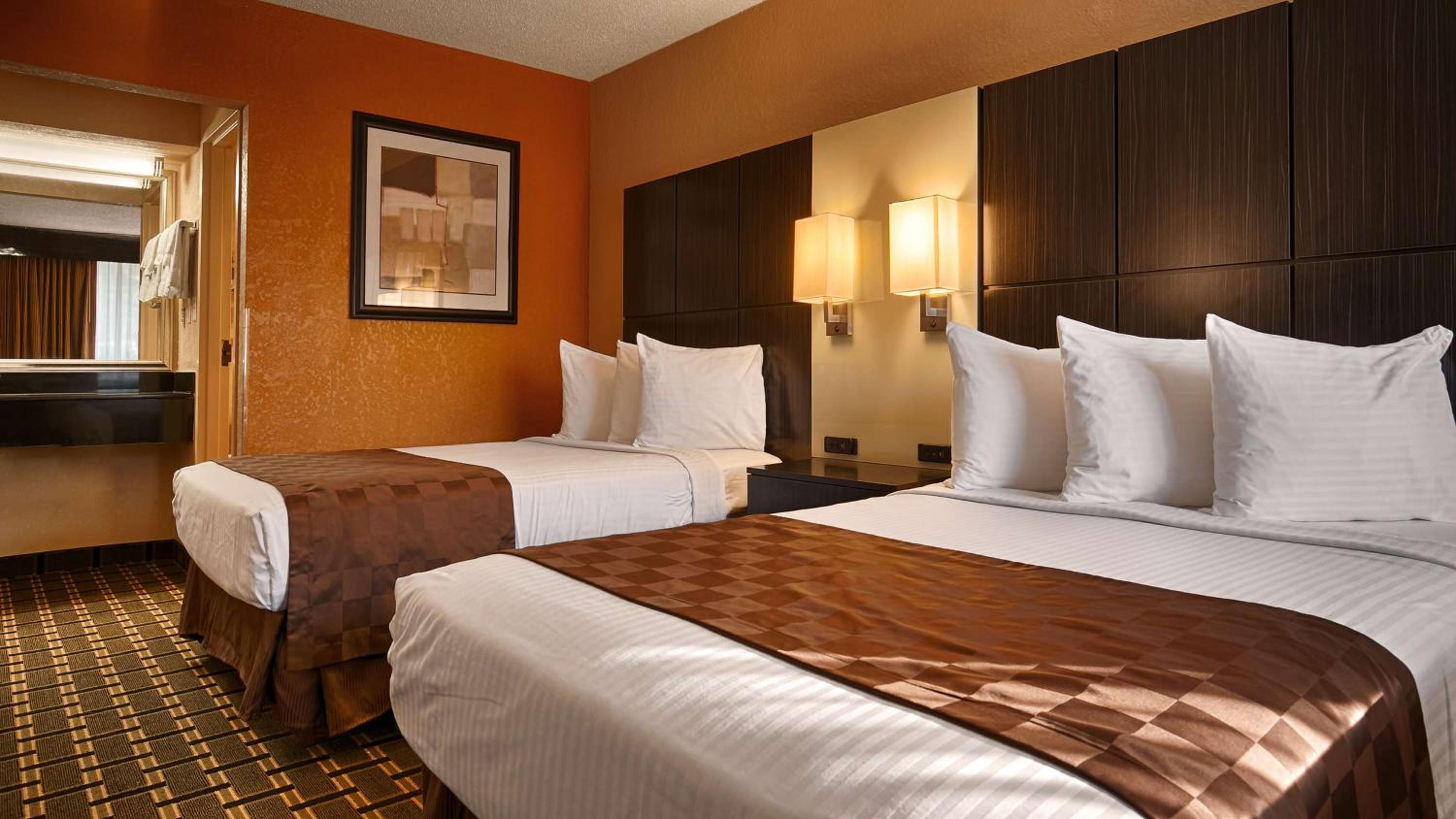 Double Room with Two Double Beds - Smoking - Photo 1
