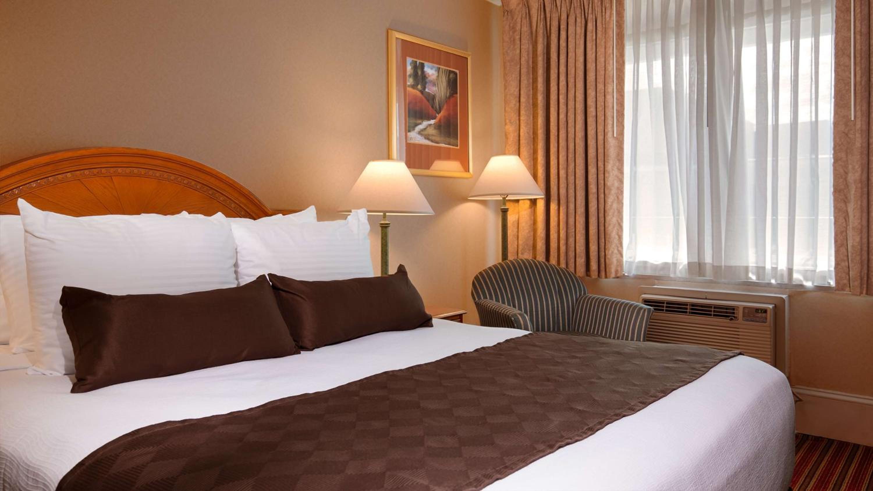 Queen Suite - Non-Smoking