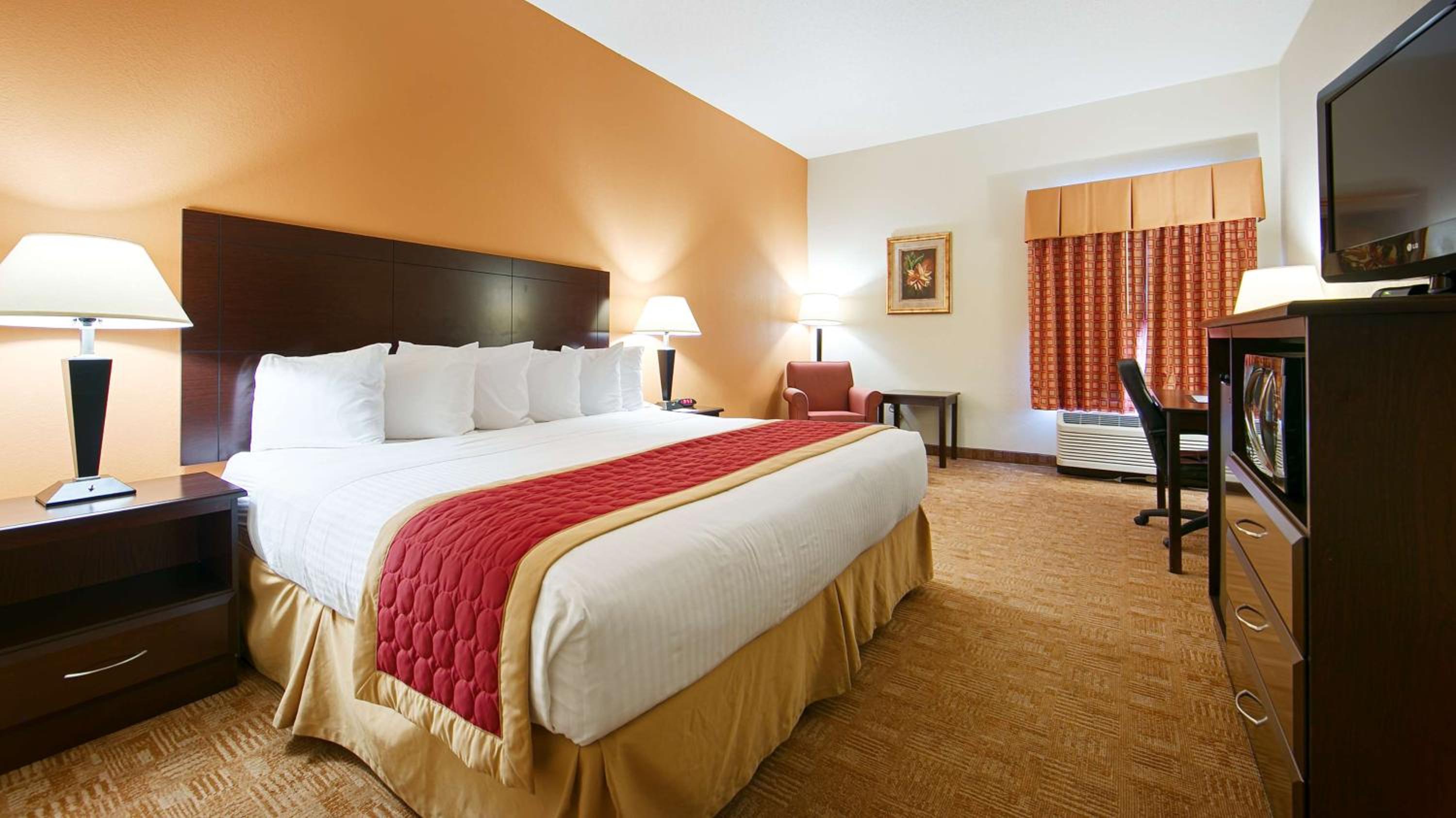 King Room with Roll-in Shower - Disability Access/Non-Smoking - Photo 1