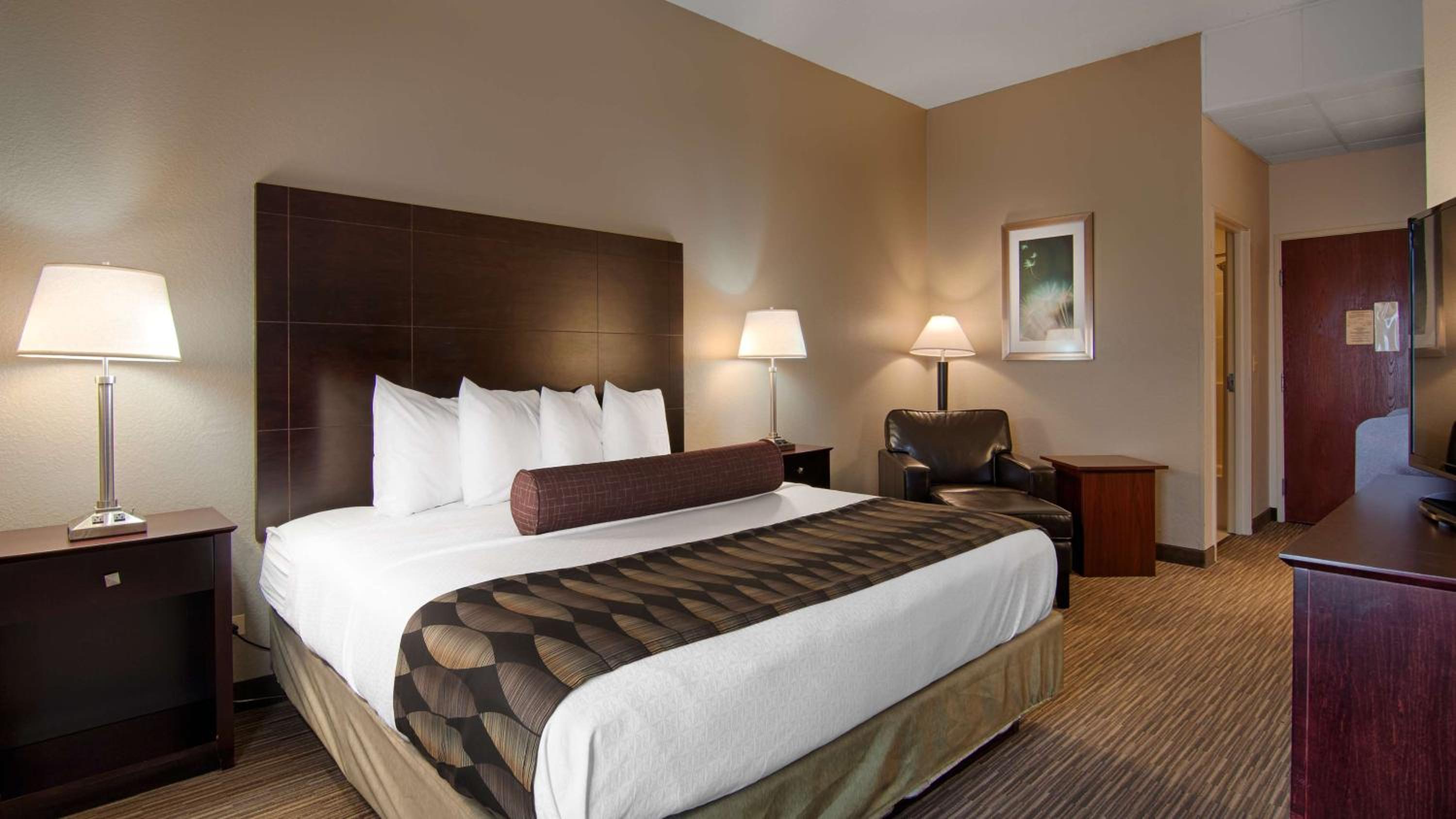 King Room - Non-Smoking - Photo 4