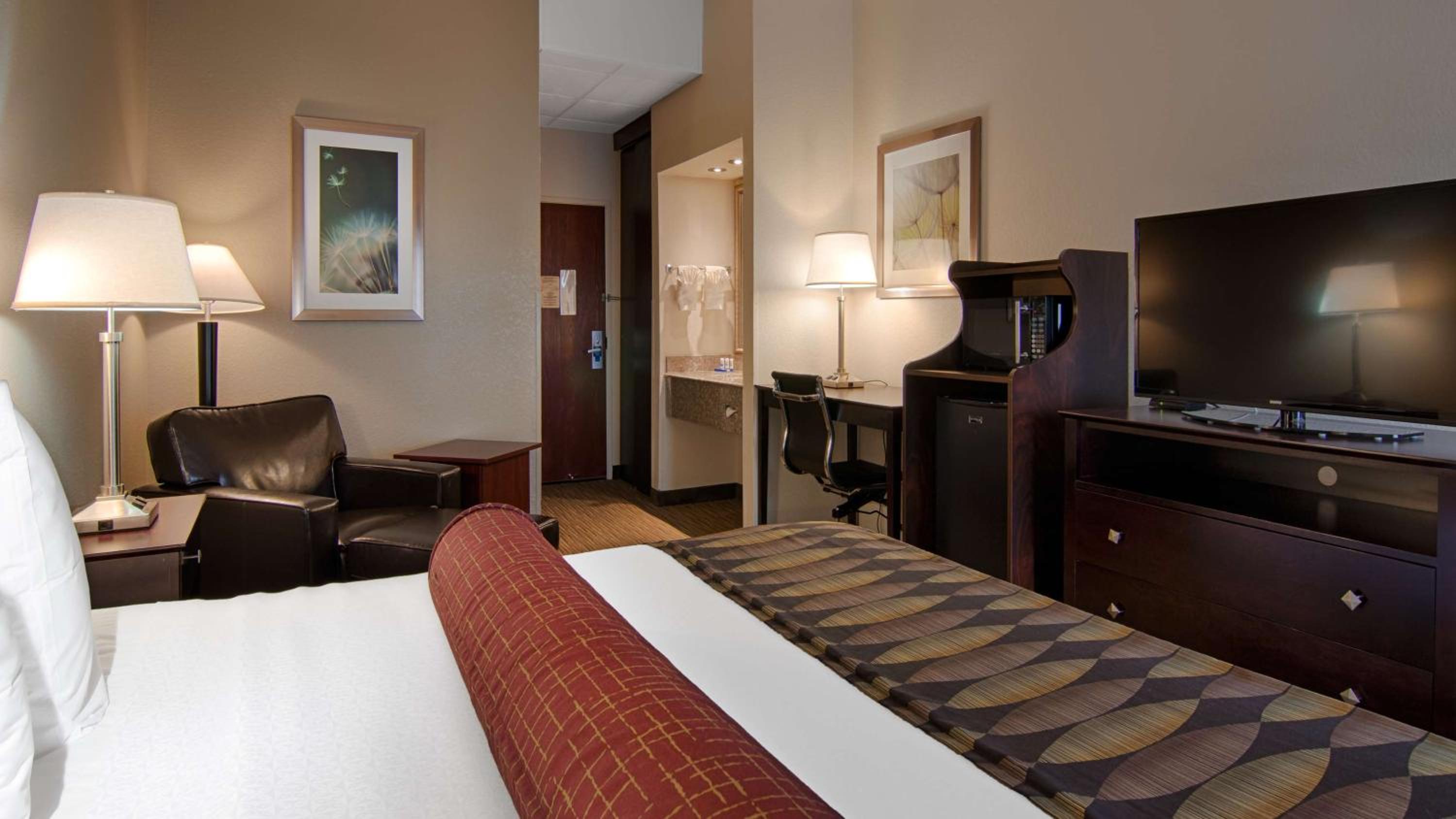 King Room - Non-Smoking - Photo 1