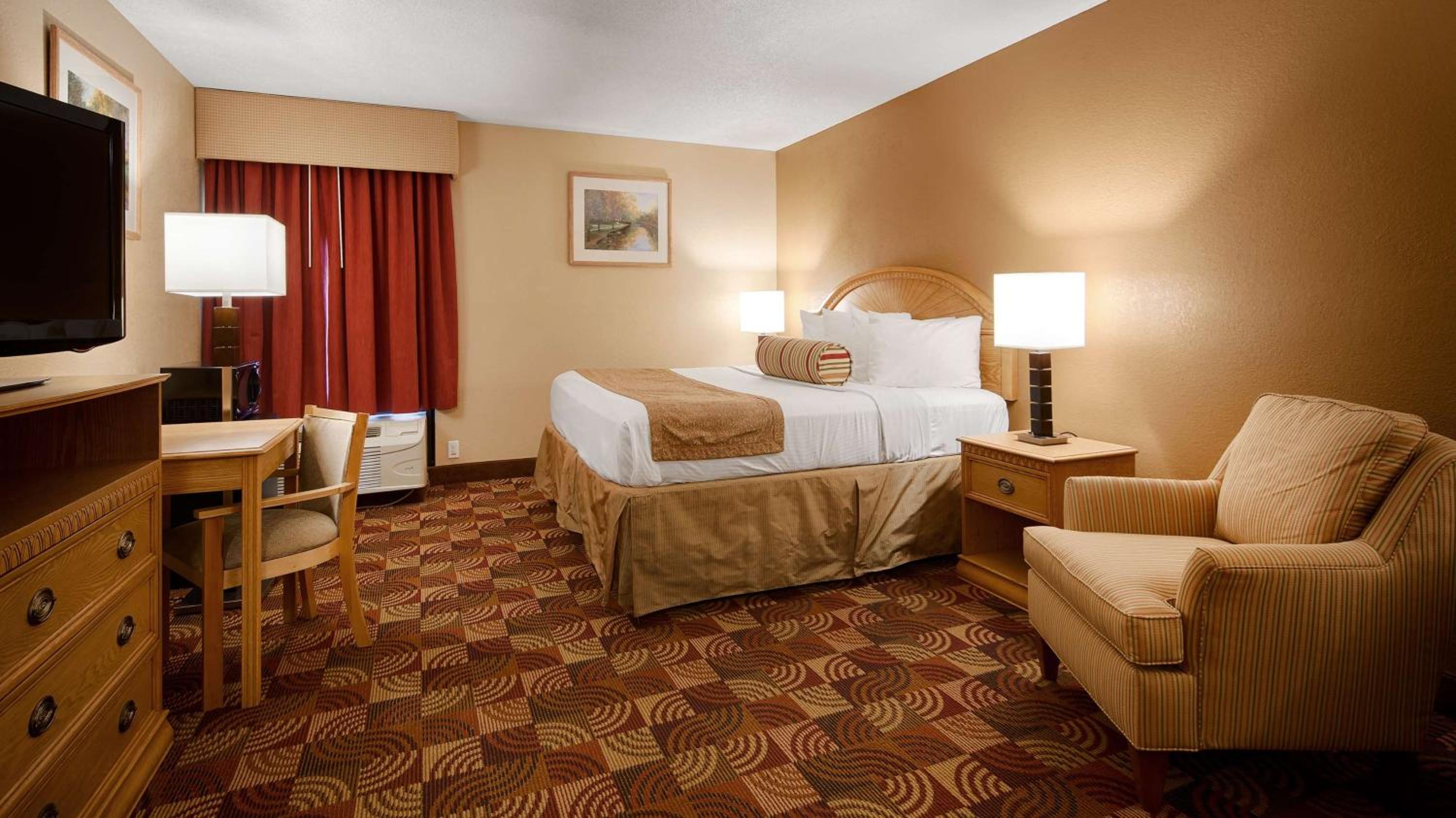 King Room - Non-Smoking - Photo 3