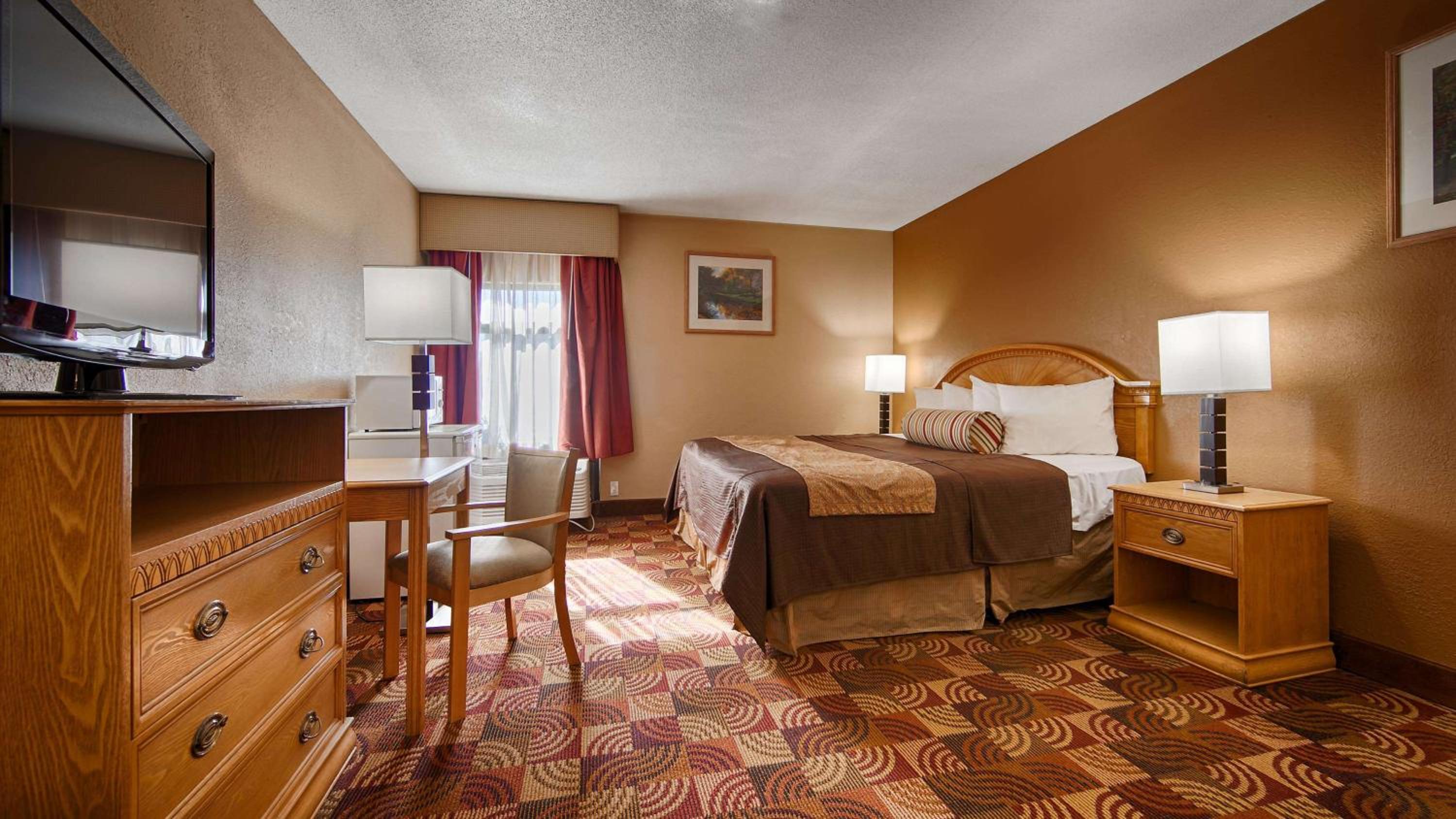King Room - Non-Smoking - Photo 1