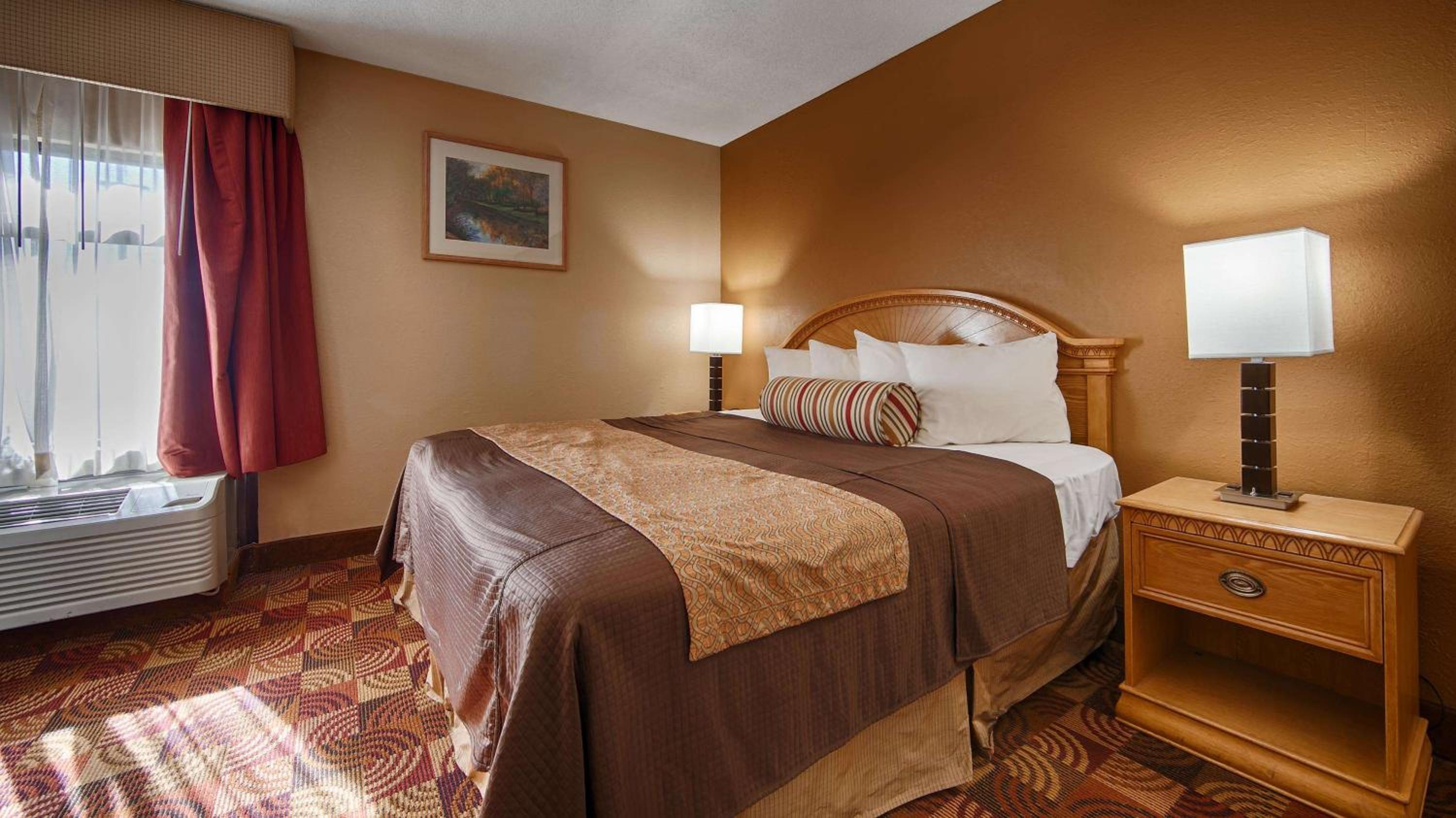 King Room - Non-Smoking - Photo 4