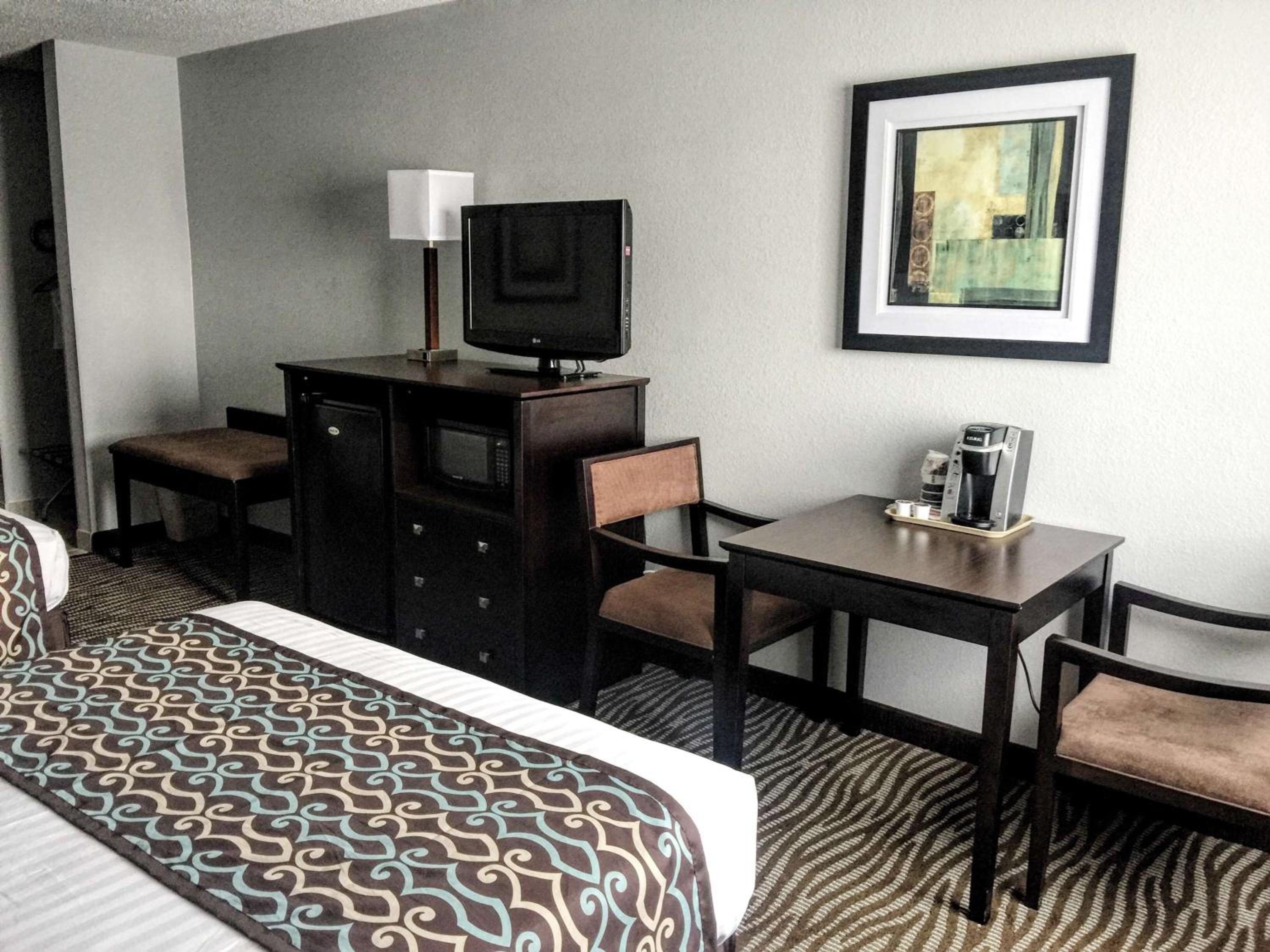 Standard Two Queen Bed Room photo 2