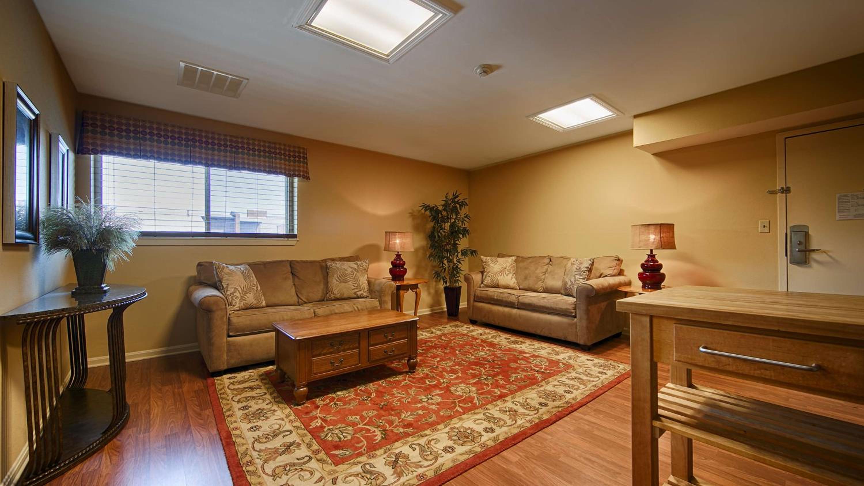 King Suite with Sofa Bed - Non-Smoking photo 1