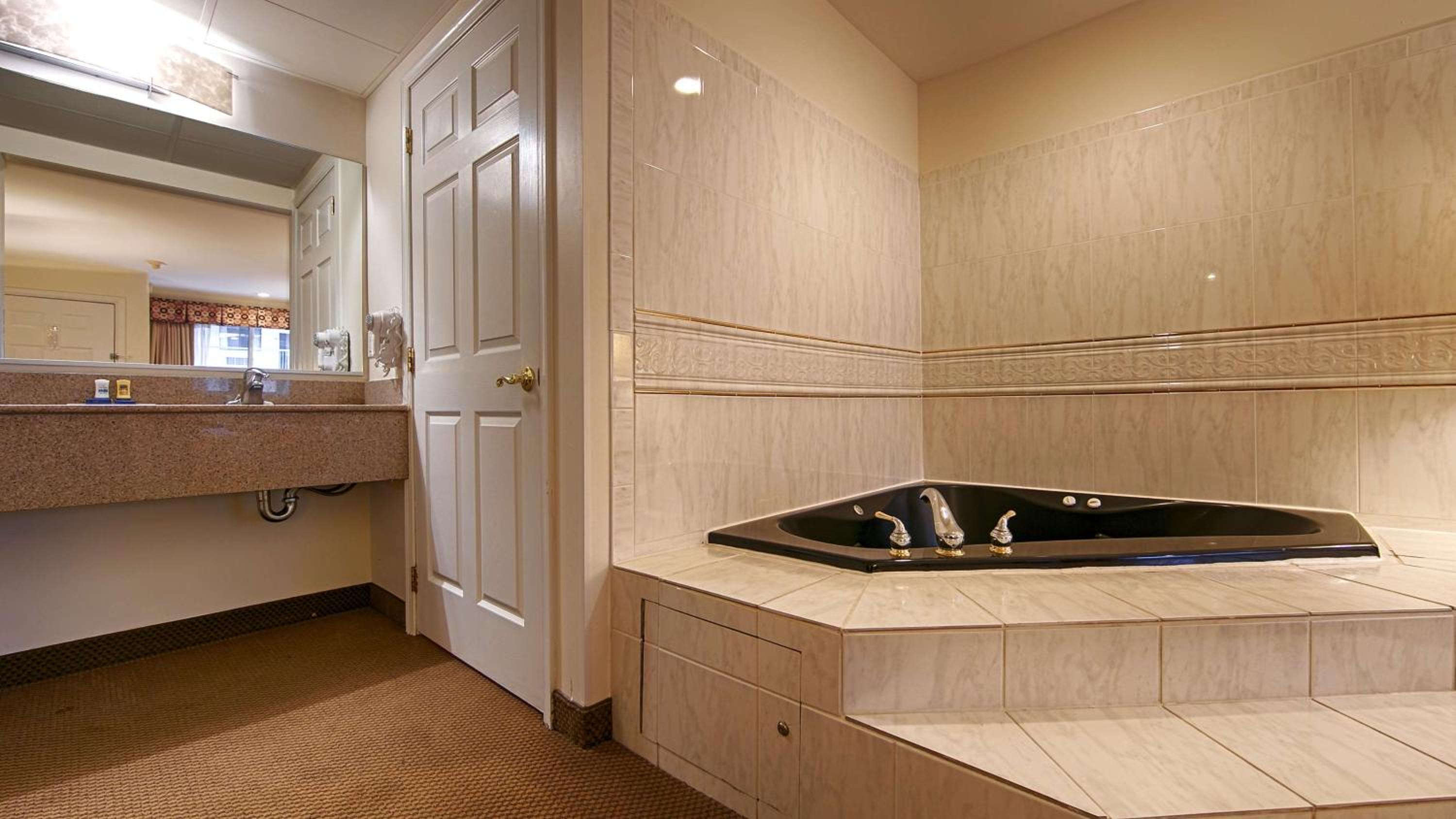 King Room with Spa Bath - Non-Smoking - Photo 2