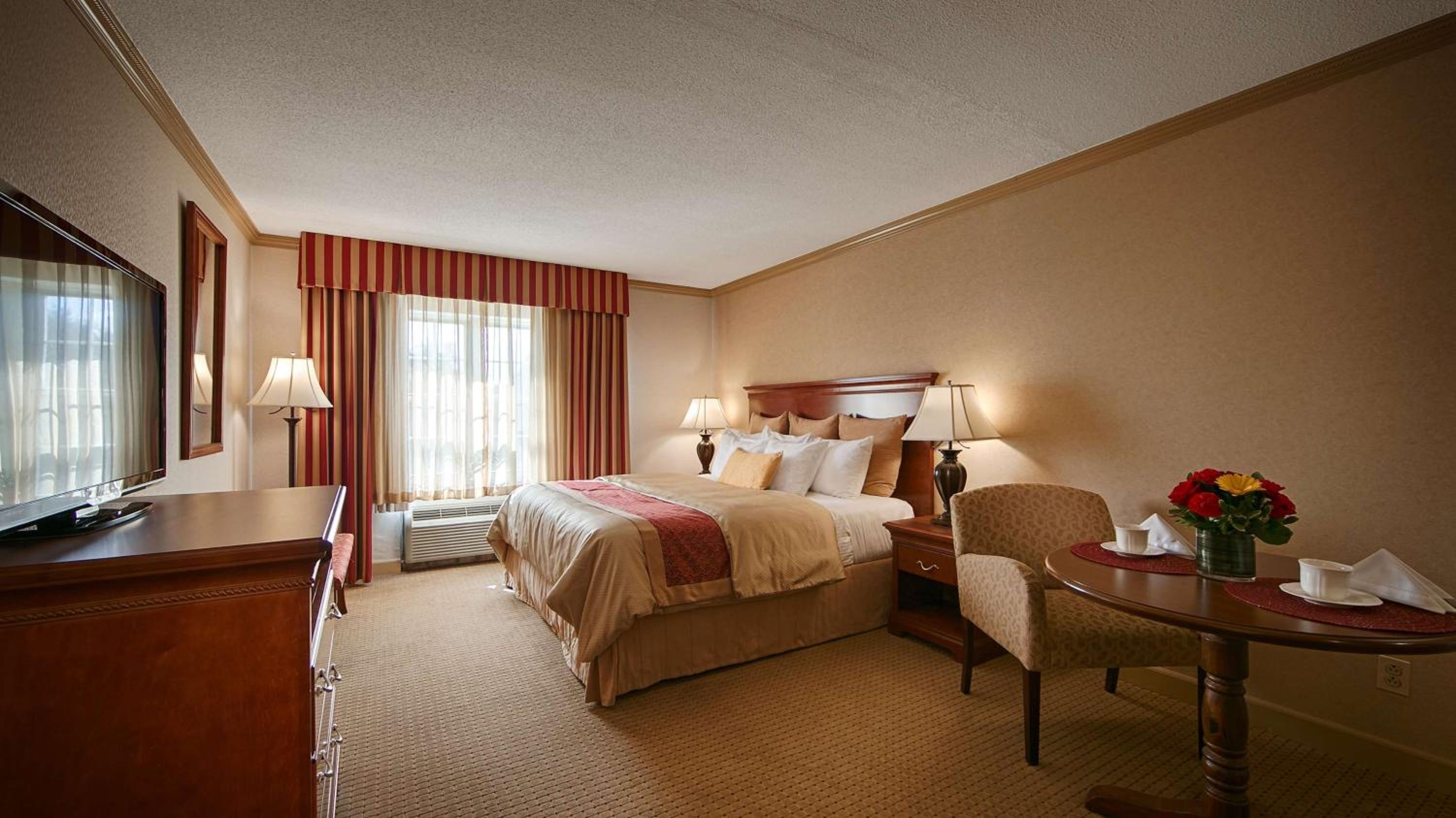 King Room - Non-Smoking photo 2
