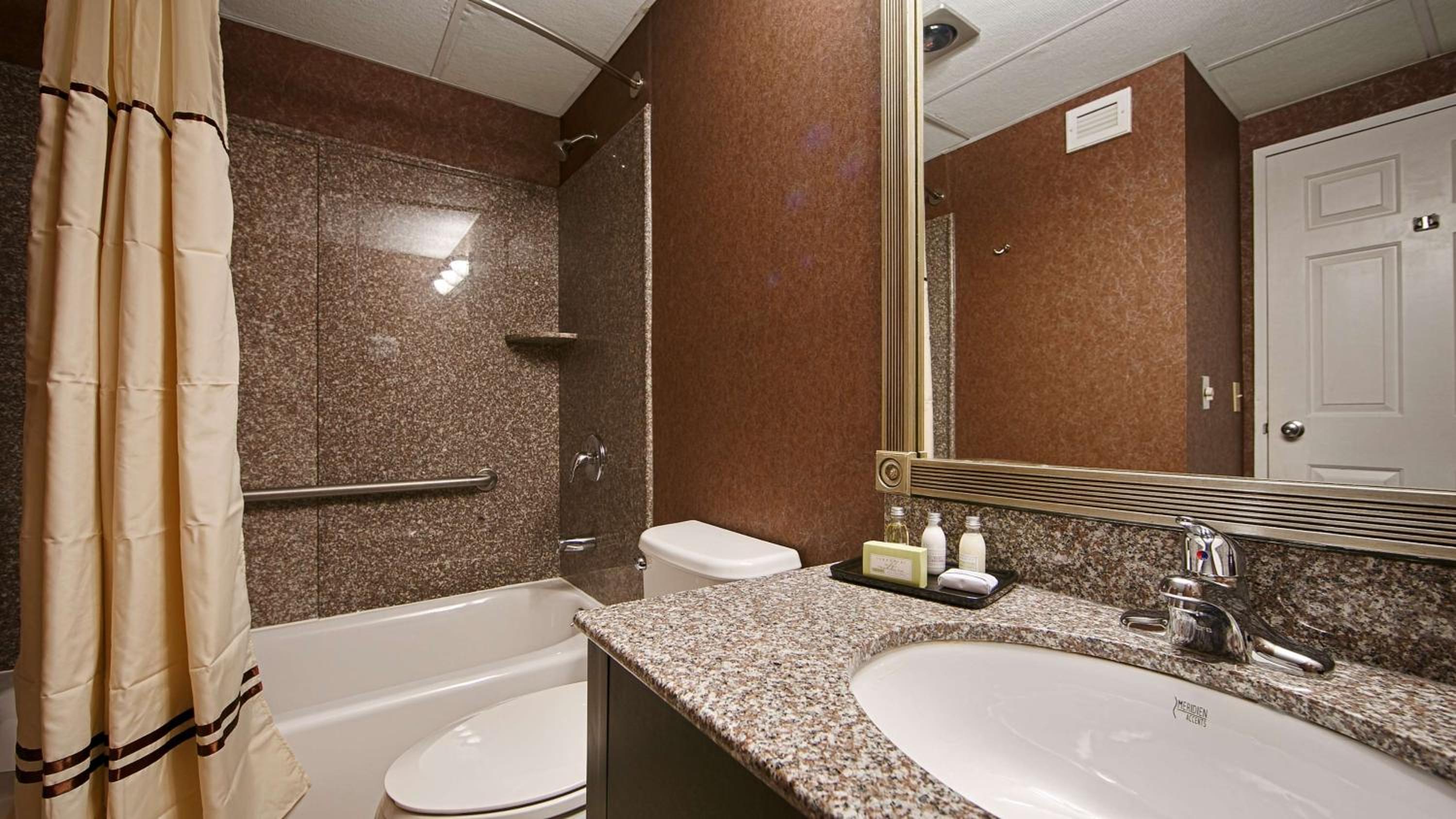 Double Room with Two Double Beds photo 3