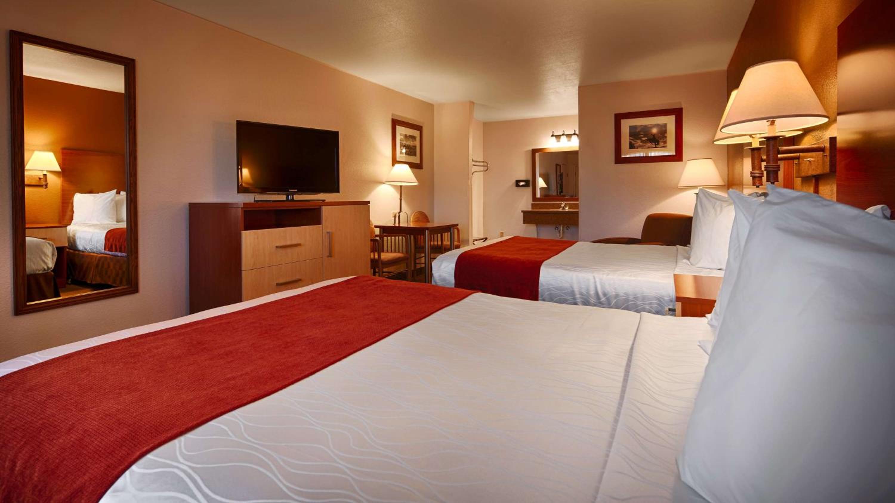 Queen Room with Two Queen Beds - Photo 1