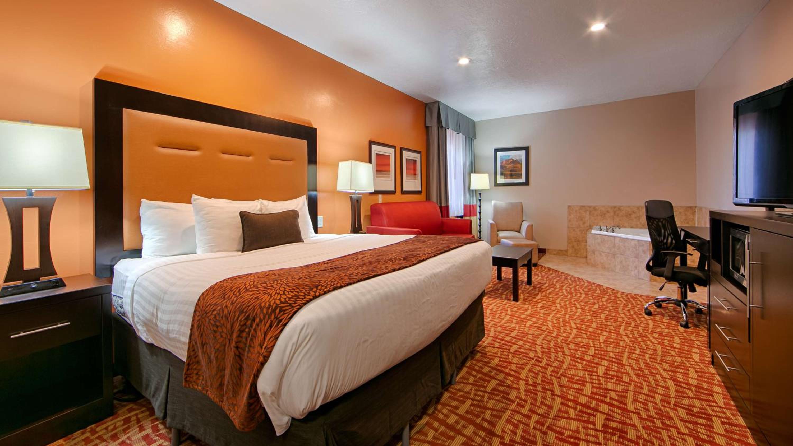 Deluxe King Suite with Sofa - Non-Smoking photo 1