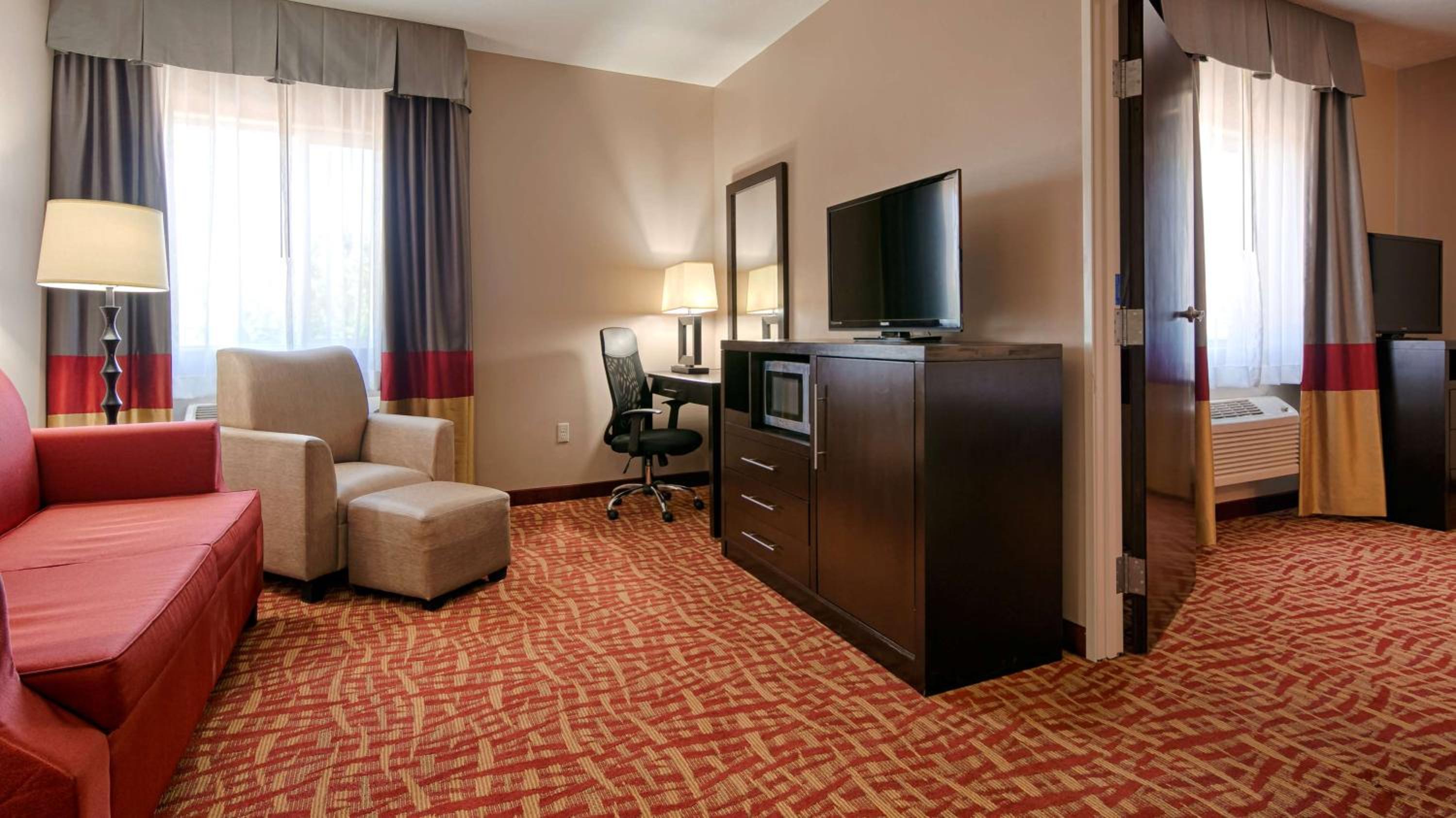 Deluxe King Suite with Sofa - Non-Smoking photo 2