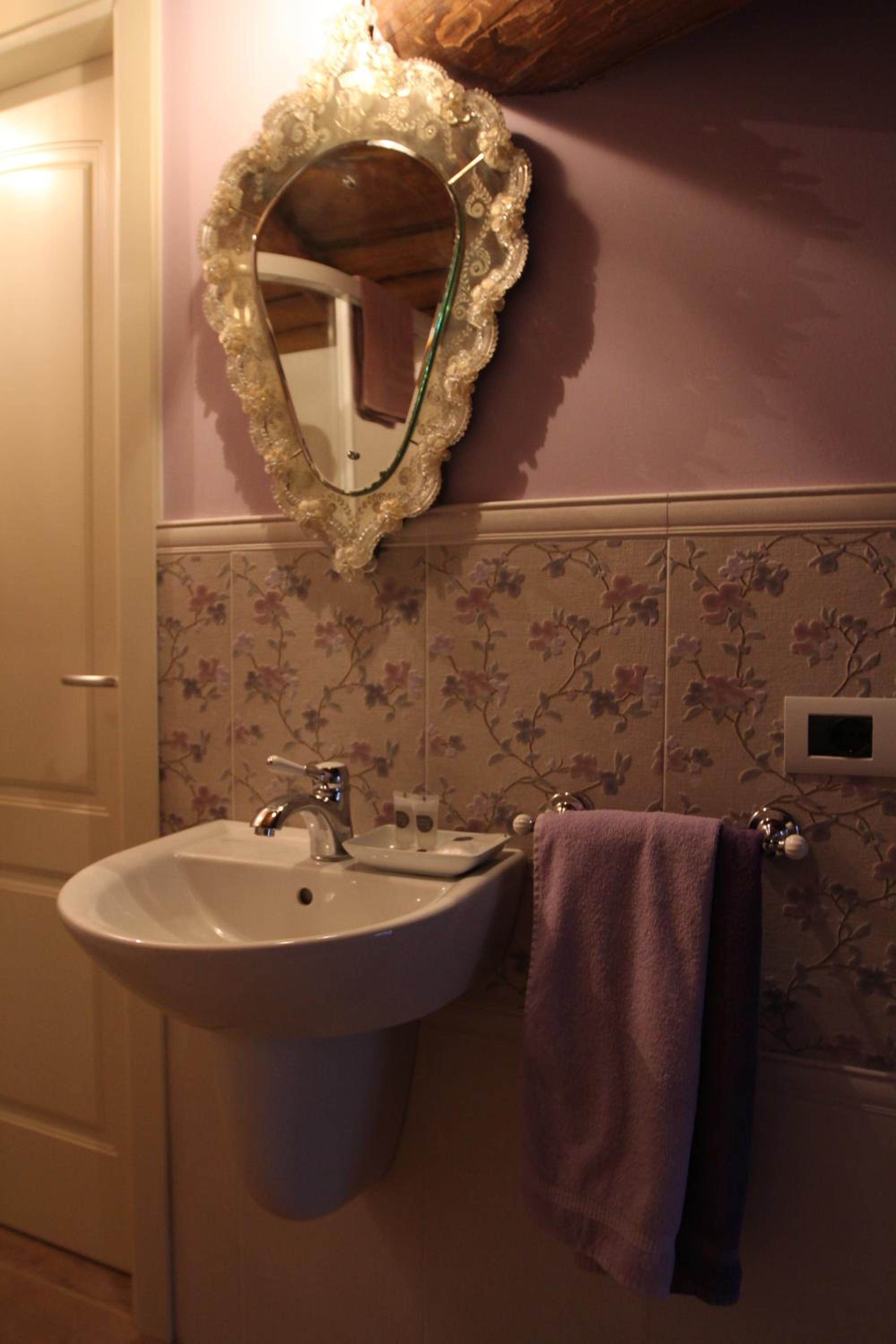 Double Room with Private Bathroom - Photo 2
