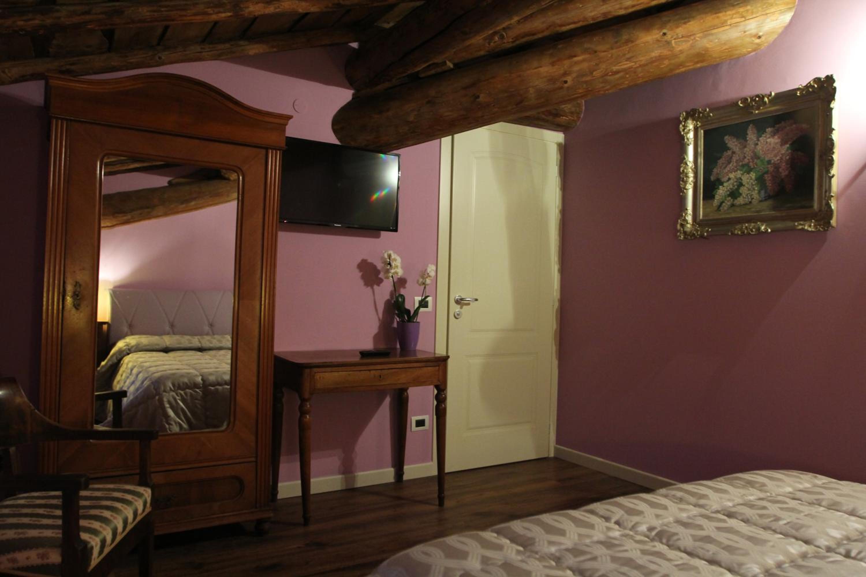 Double Room with Private Bathroom - Photo 10