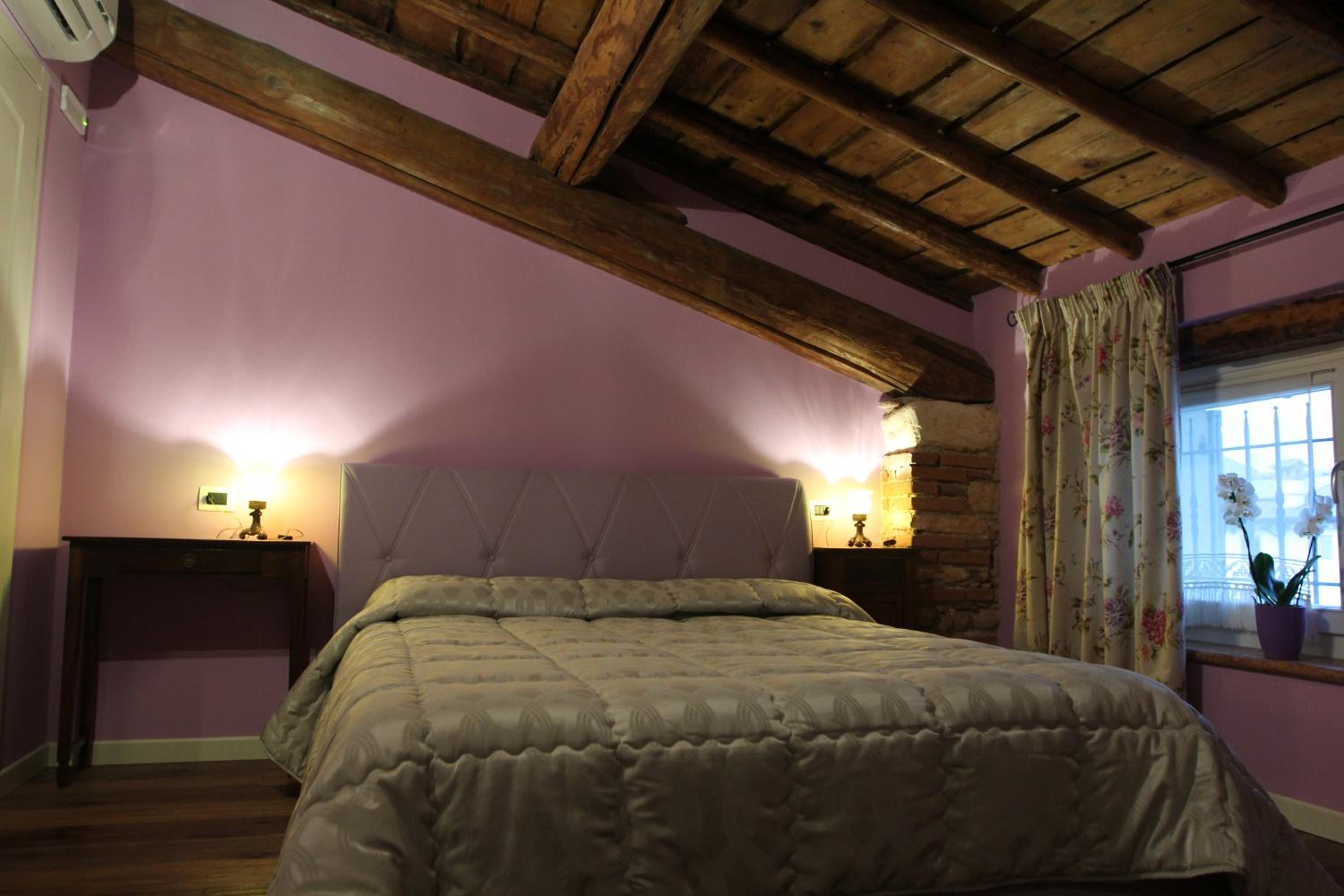 Double Room with Private Bathroom - Photo 7