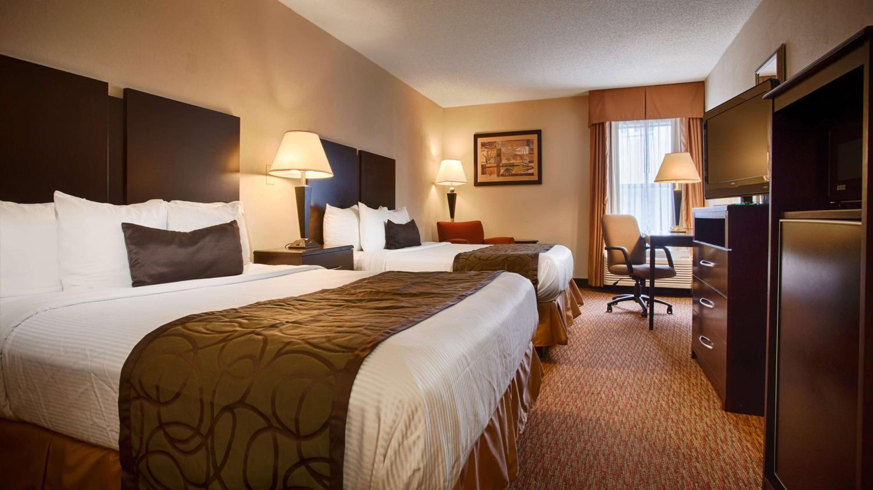 Queen Room with Two Queen Beds - Separate Building/Non-Smoking - Photo 2