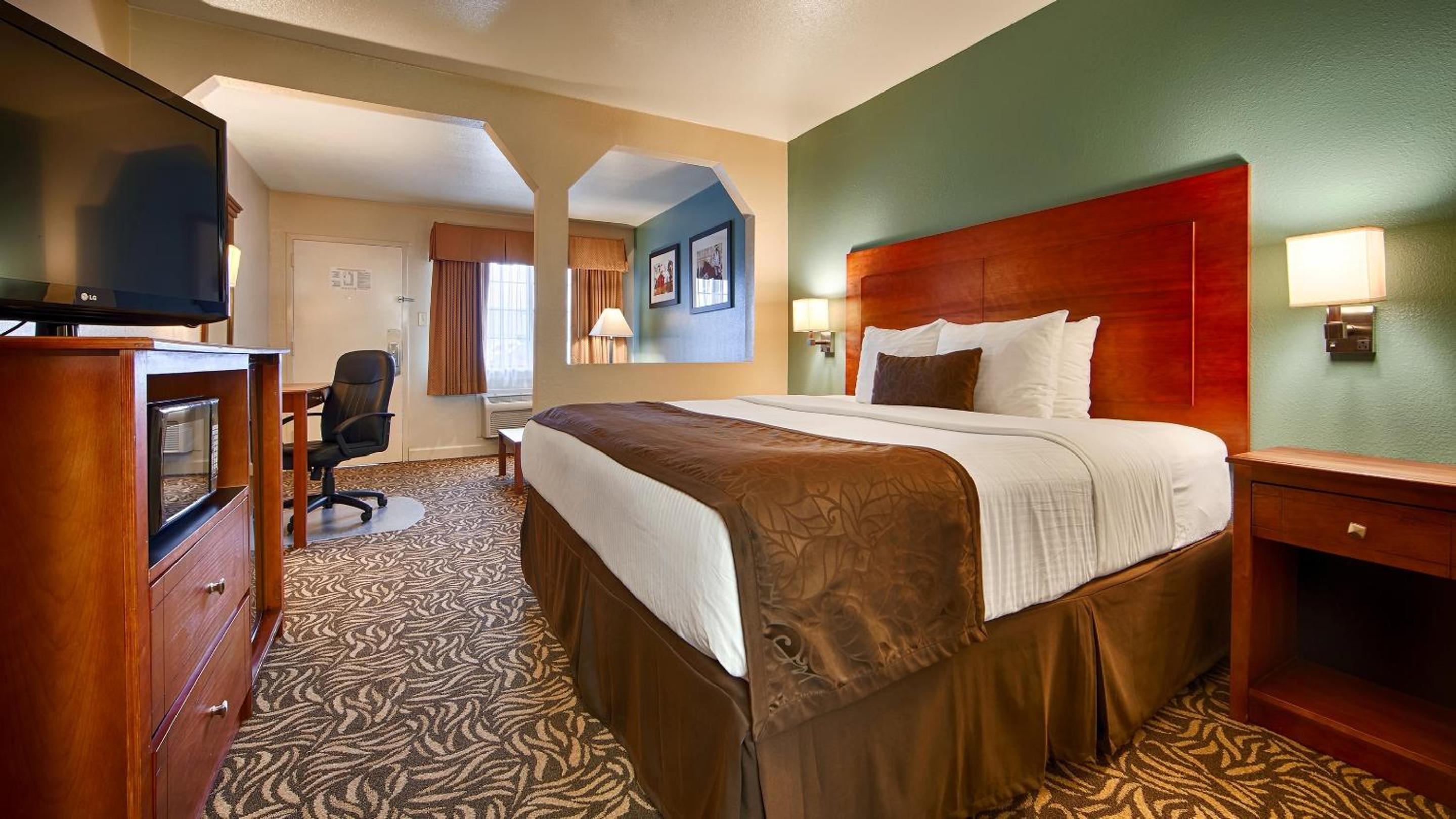 King Suite - Non-Smoking photo 1