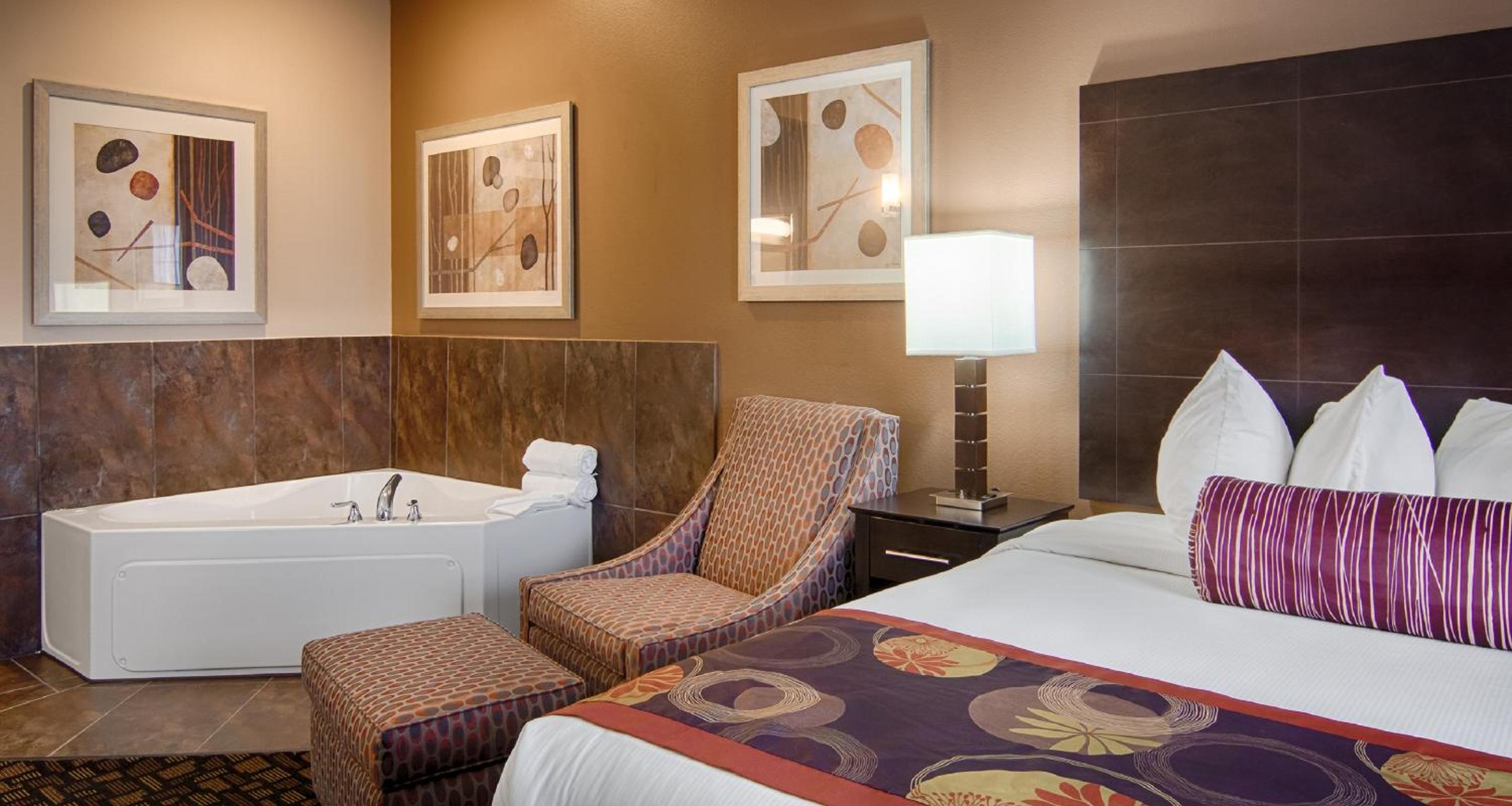 King Room - Non-Smoking - Photo 4