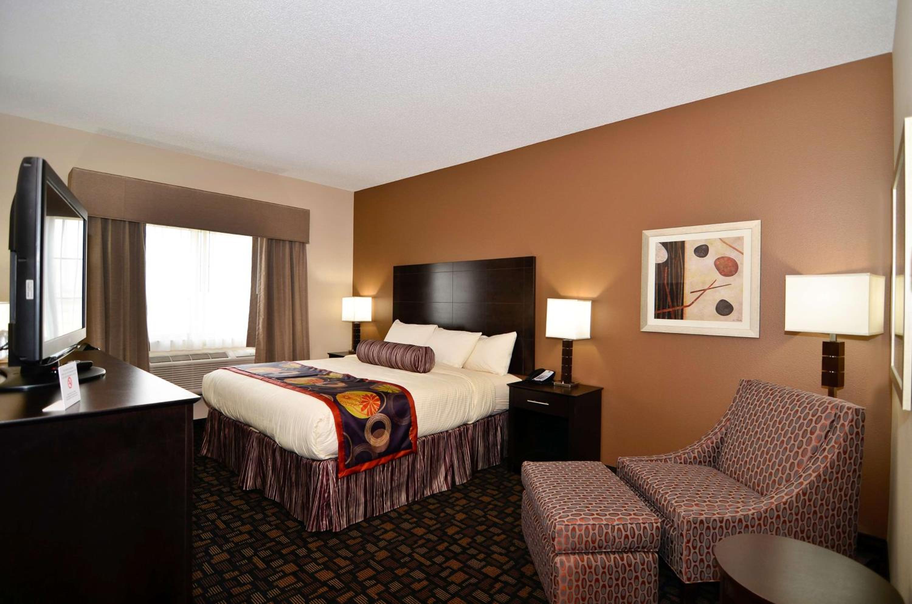 King Suite with Spa Bath - Non-Smoking - Photo 1