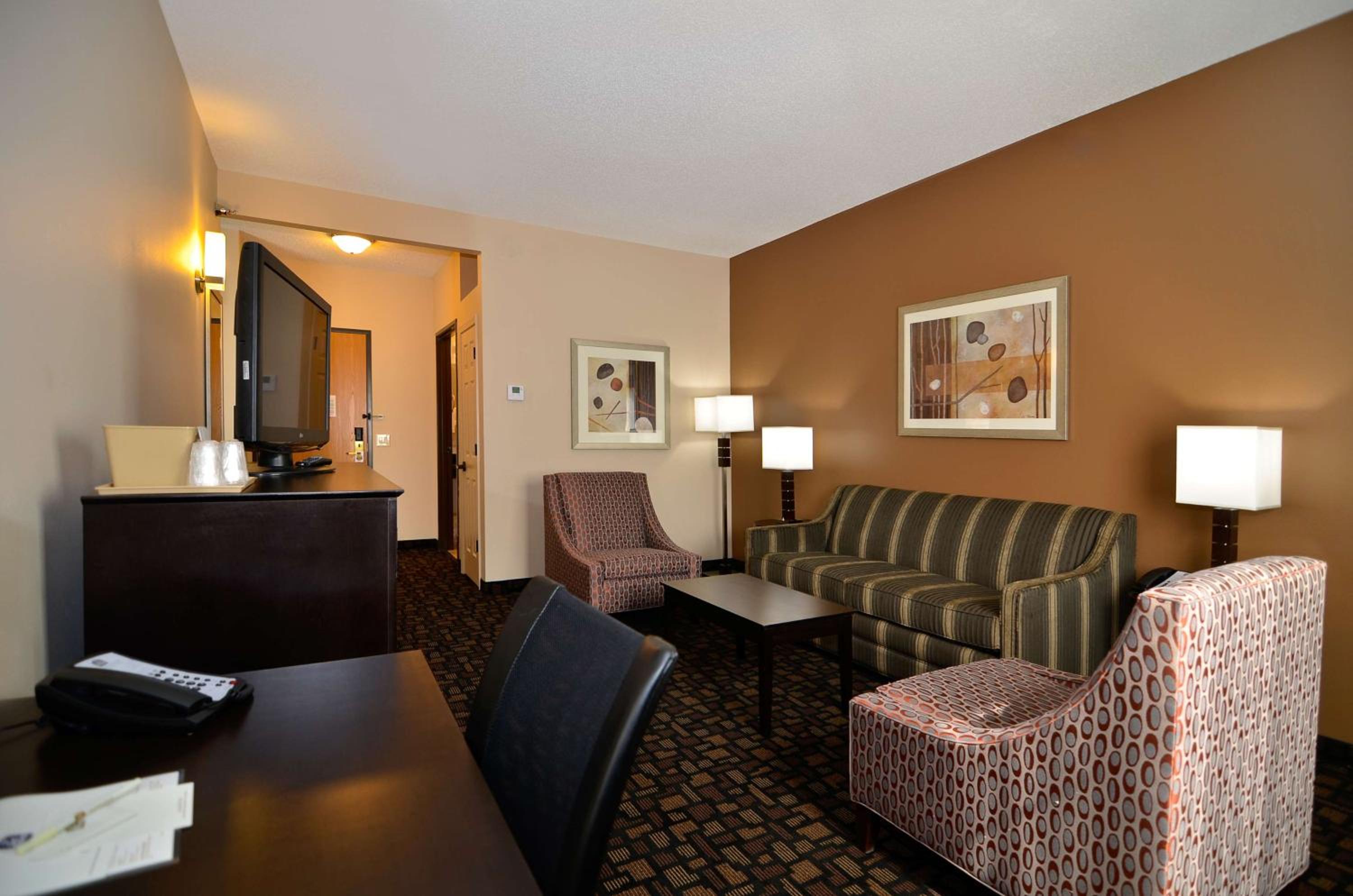 Family King Suite with Sofa Bed - Non-Smoking - Photo 3
