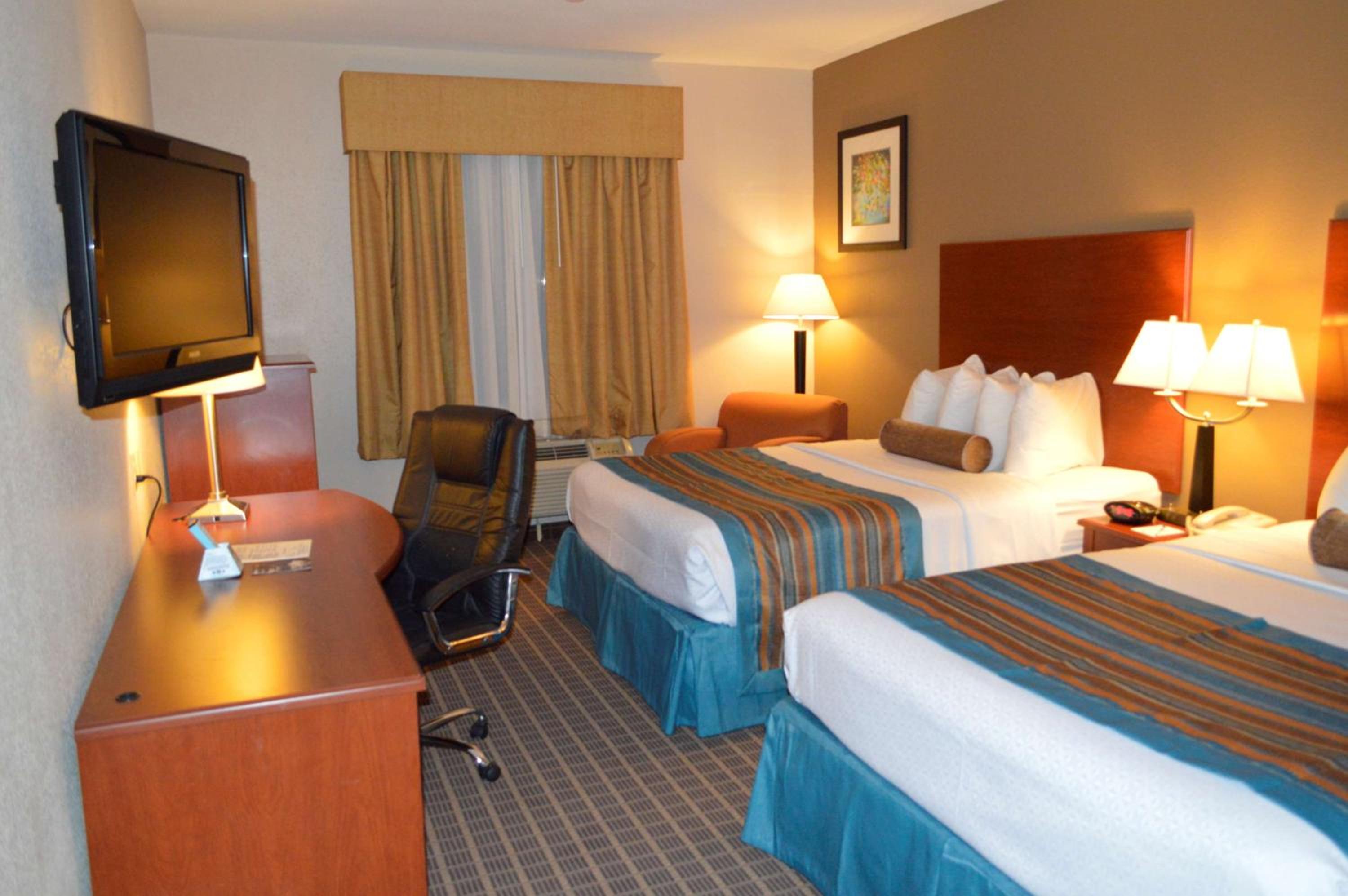 Deluxe Queen Room with Two Queen Beds - Non Smoking - Photo 1