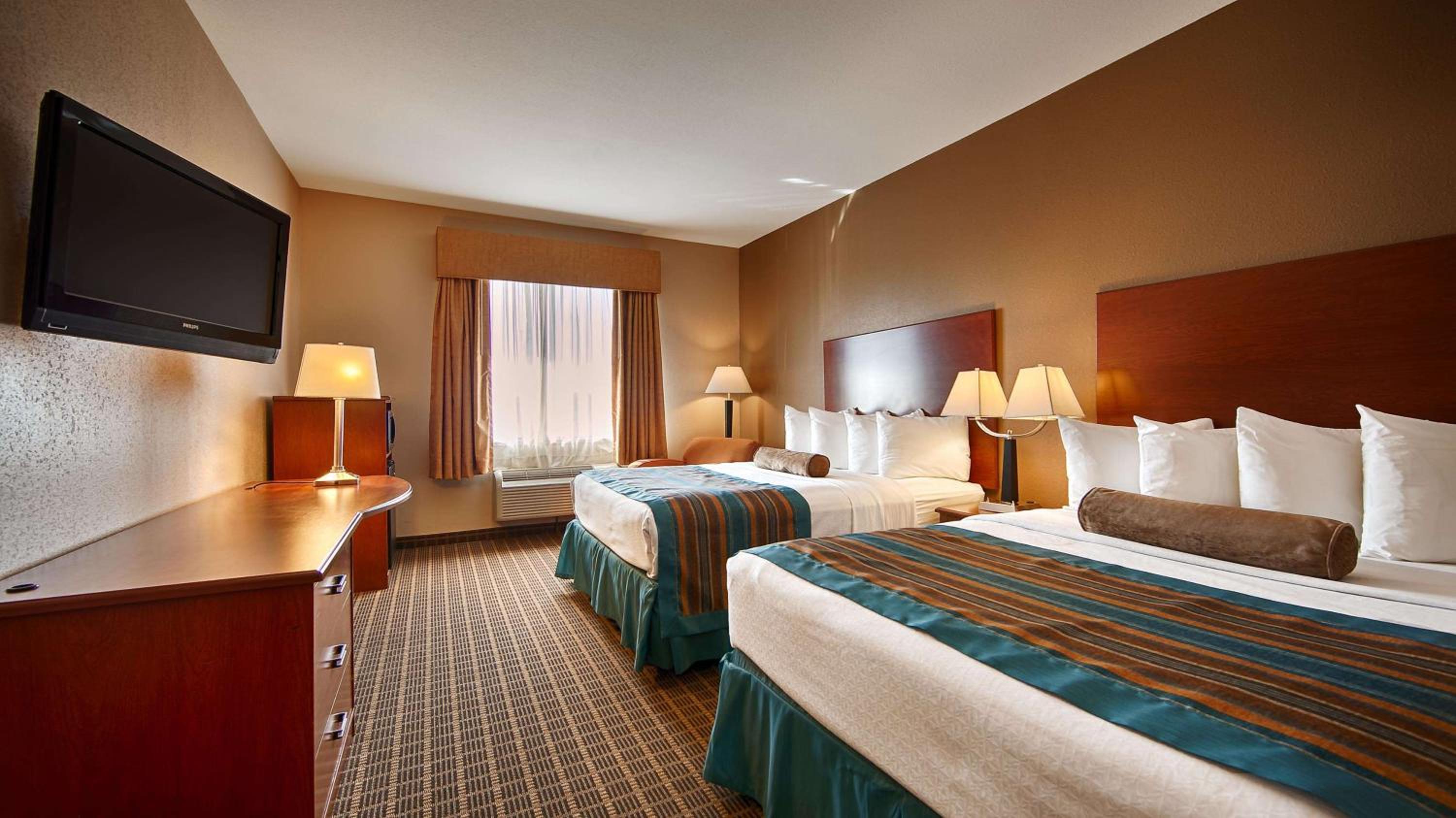 Deluxe Queen Room with Two Queen Beds - Non Smoking - Photo 2