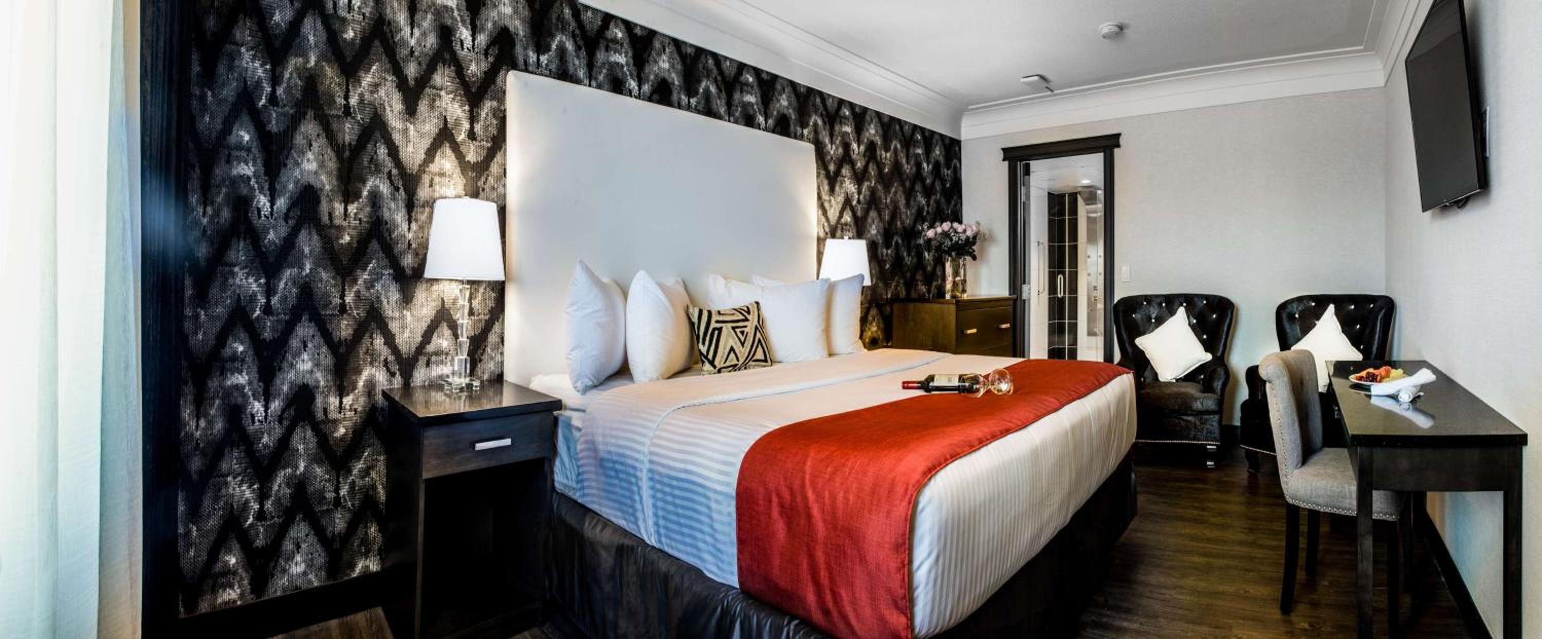 King Suite with Sofa Bed, Spa Bath and Living Room - Non-Smoking - Photo 19