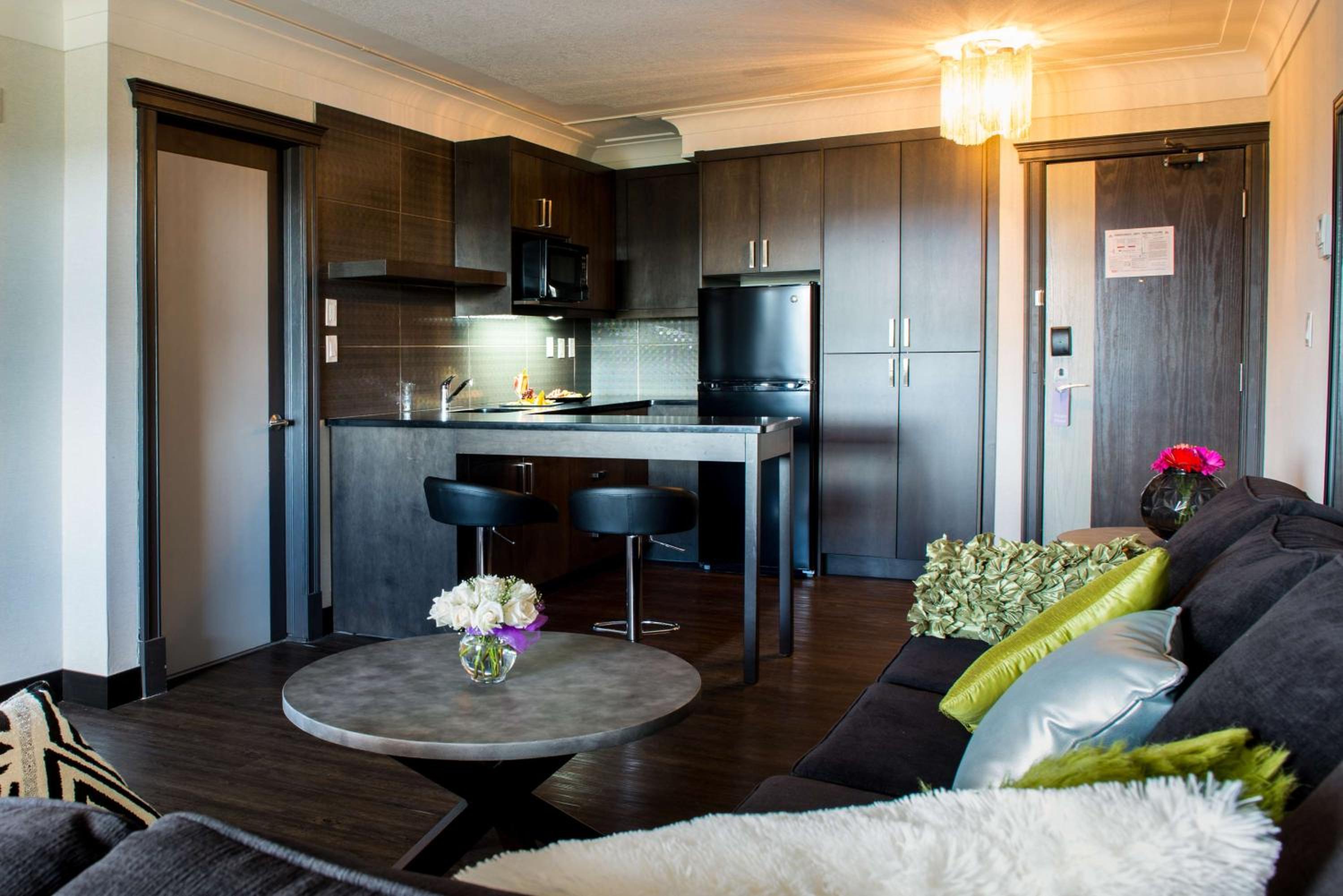 King Suite with Sofa Bed, Spa Bath and Living Room - Non-Smoking - Photo 7