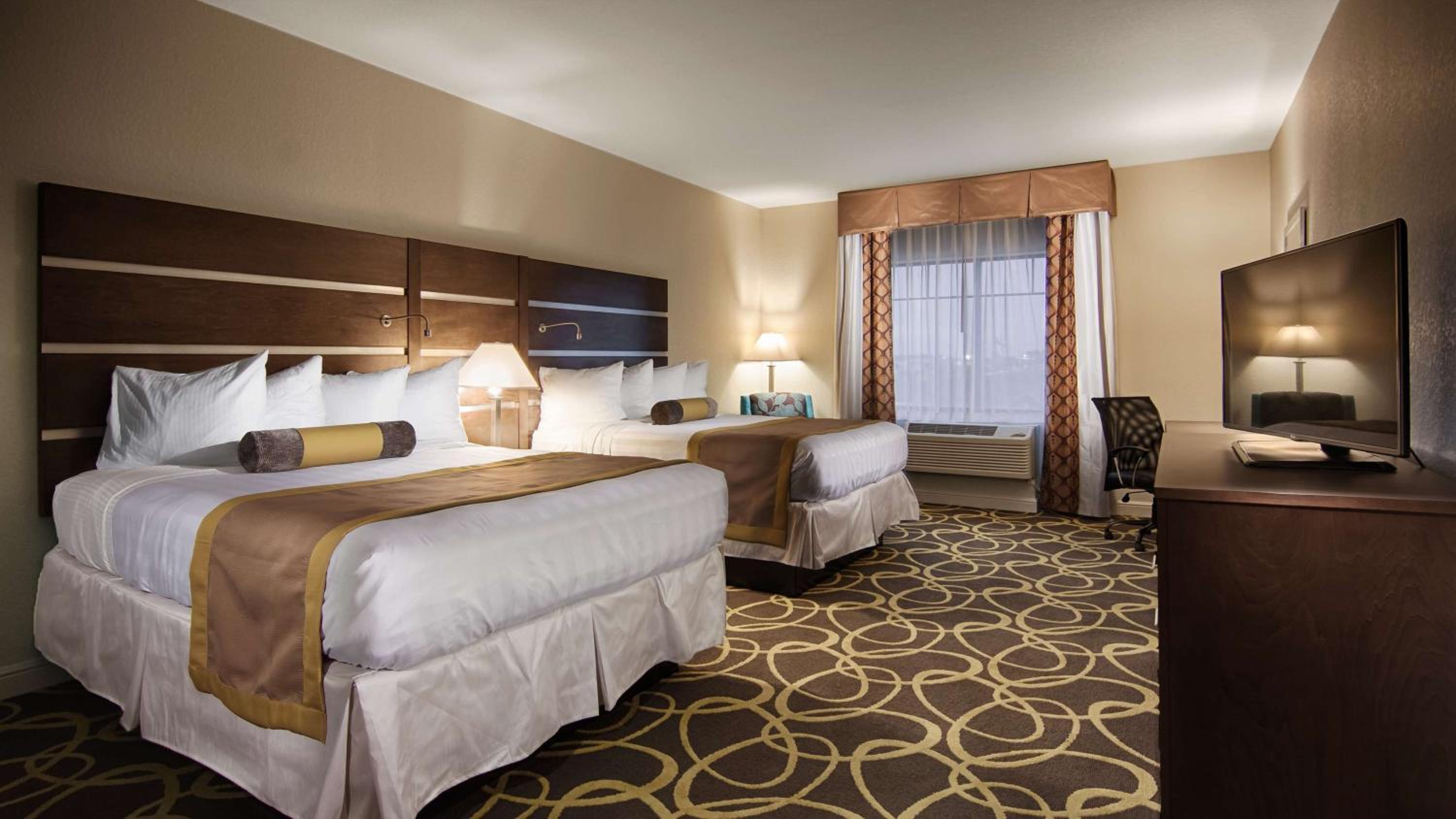 Queen Room with Two Queen Beds - Disability Access photo 2