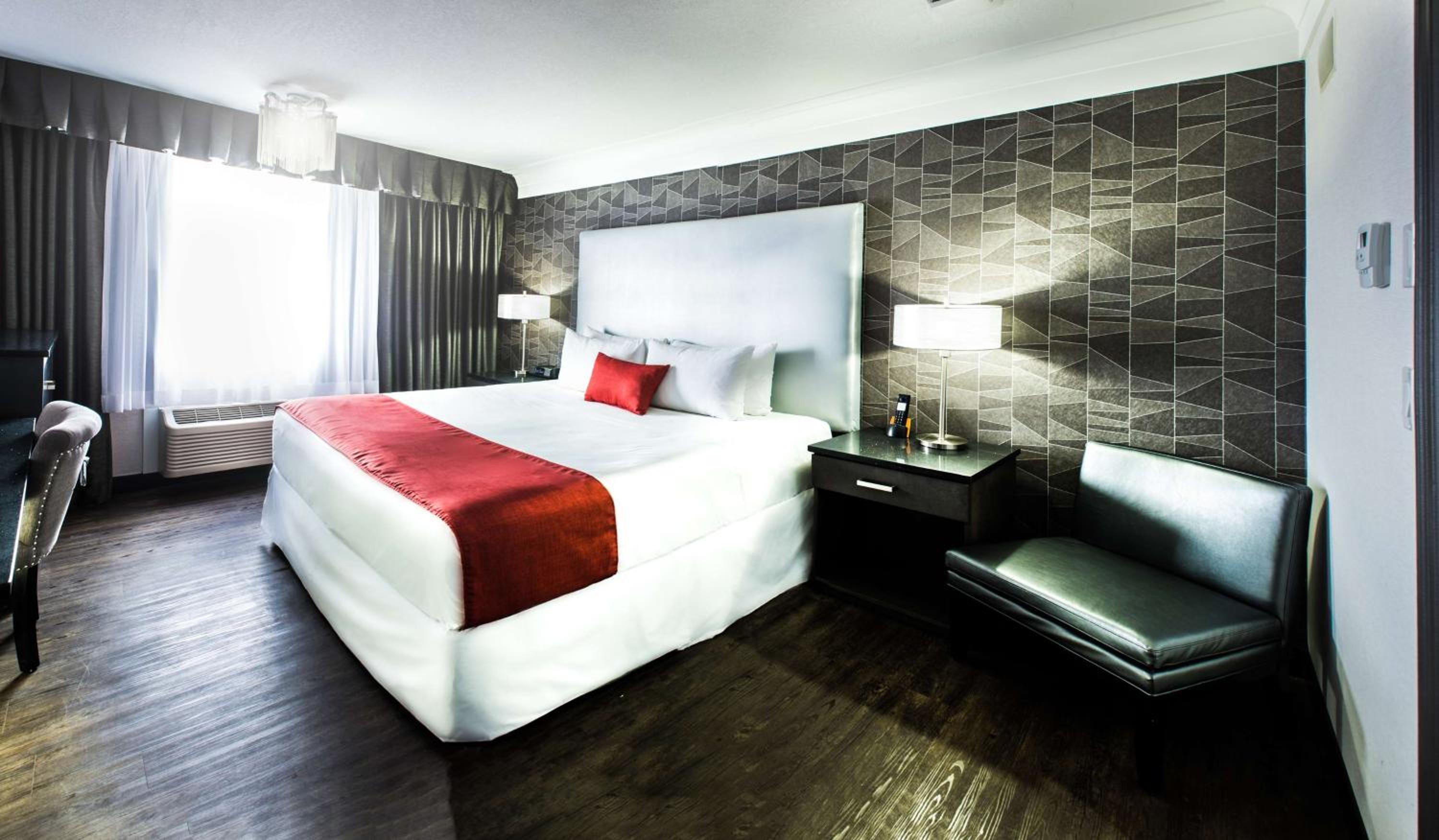 King Suite with Sofa Bed, Spa Bath and Living Room - Non-Smoking - Photo 14