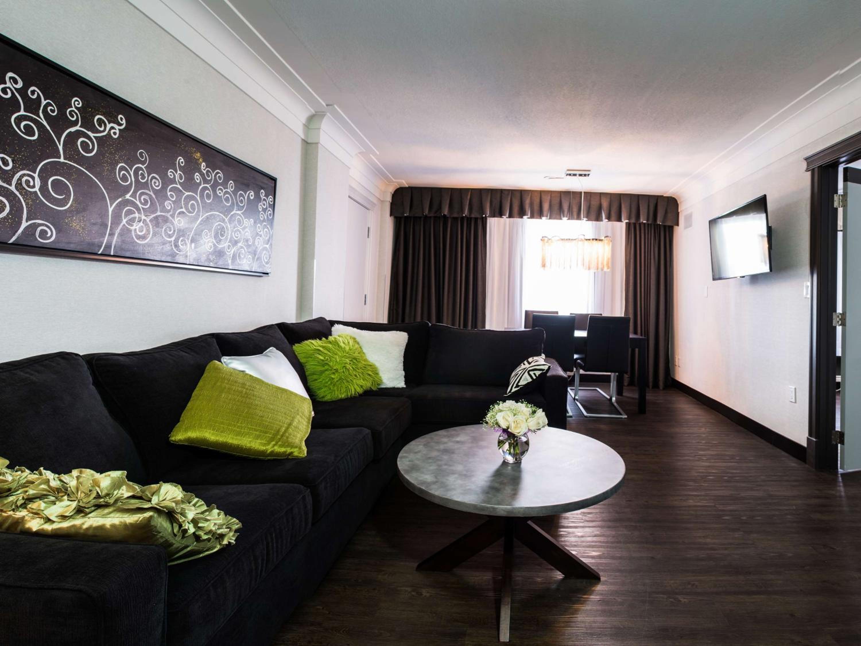 King Suite with Sofa Bed, Spa Bath and Living Room - Non-Smoking - Photo 9