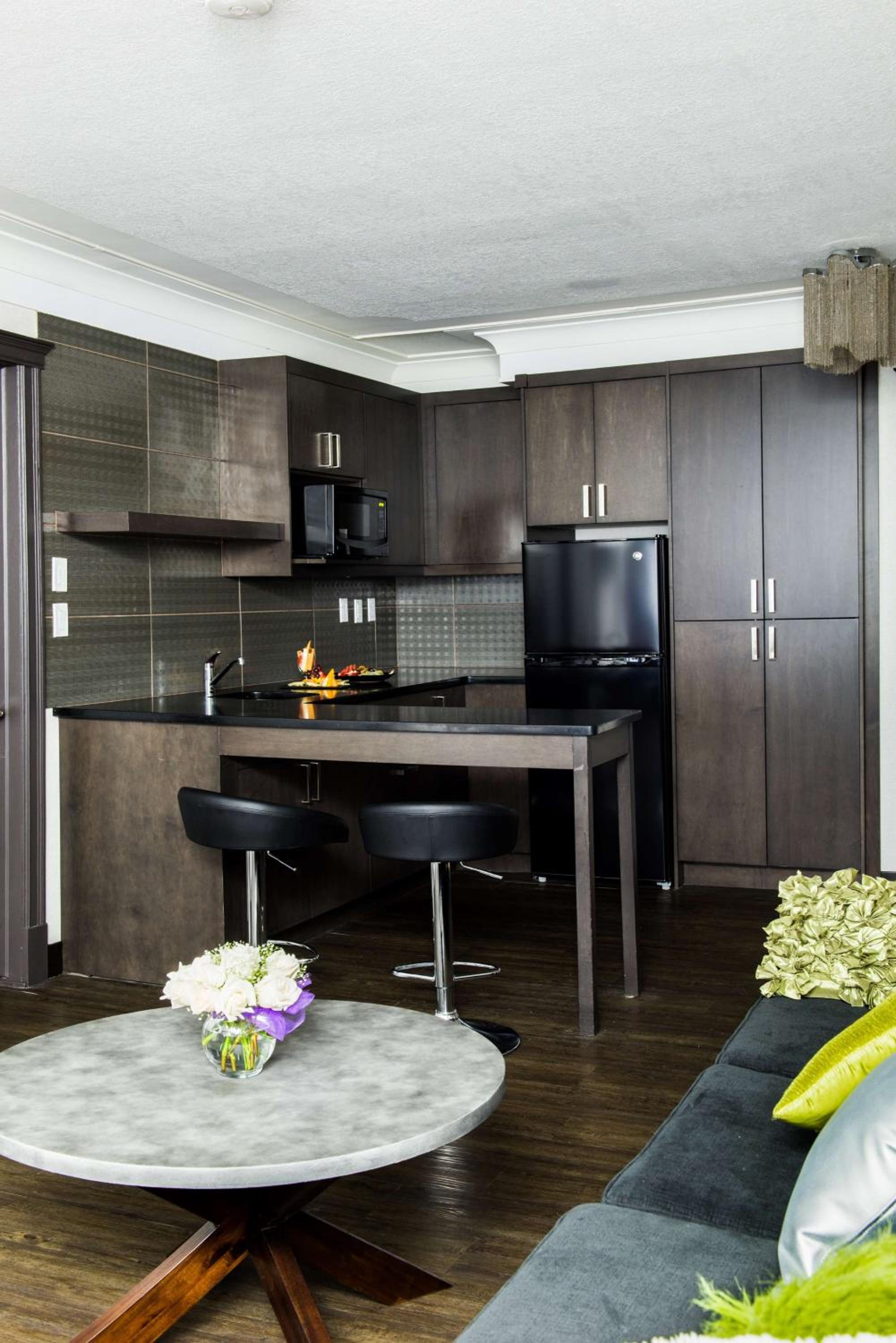 King Suite with Sofa Bed, Spa Bath and Living Room - Non-Smoking - Photo 5