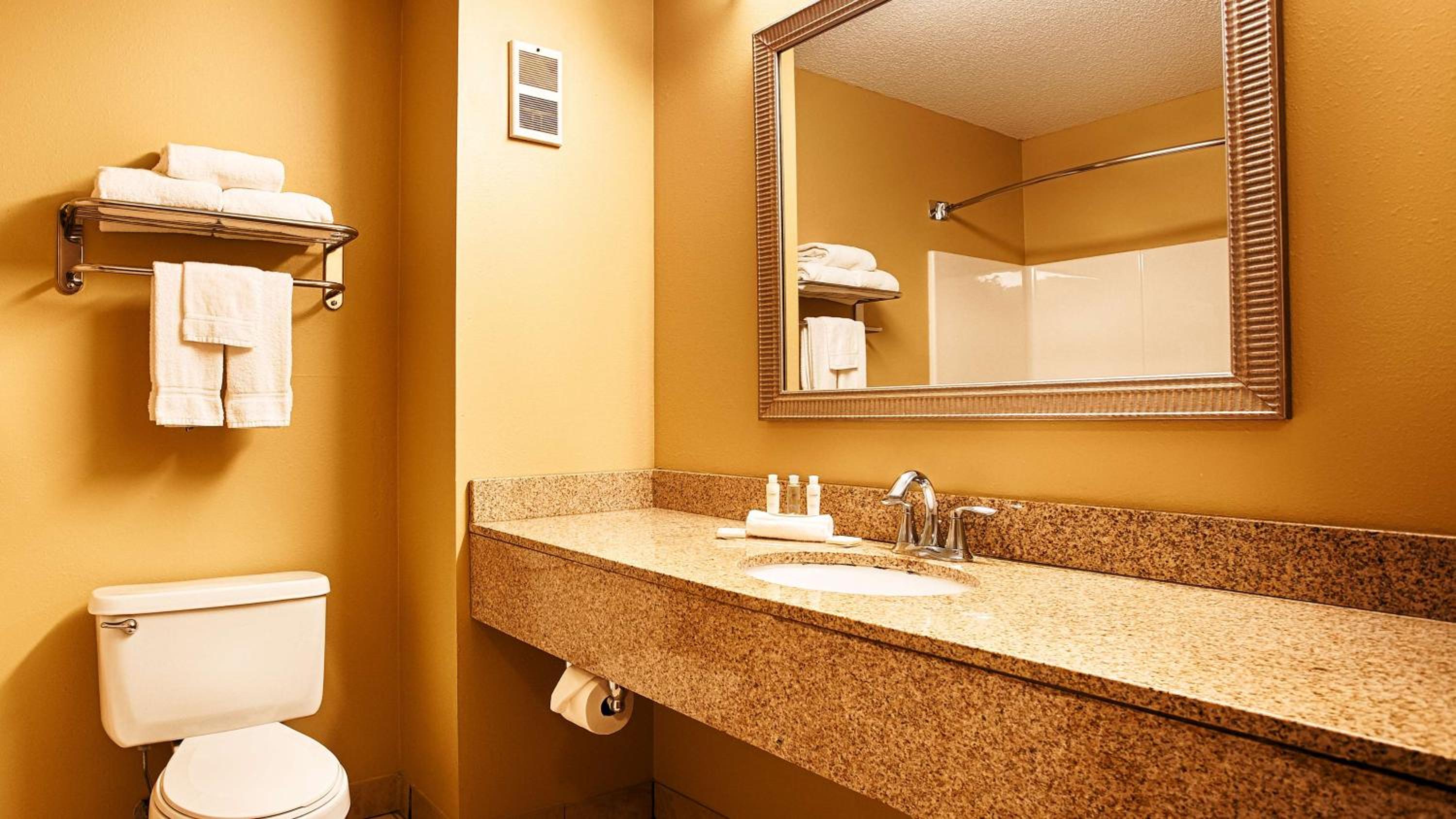 King Room with Walk-in Shower - Mobility Accessible/Non-Smoking photo 3
