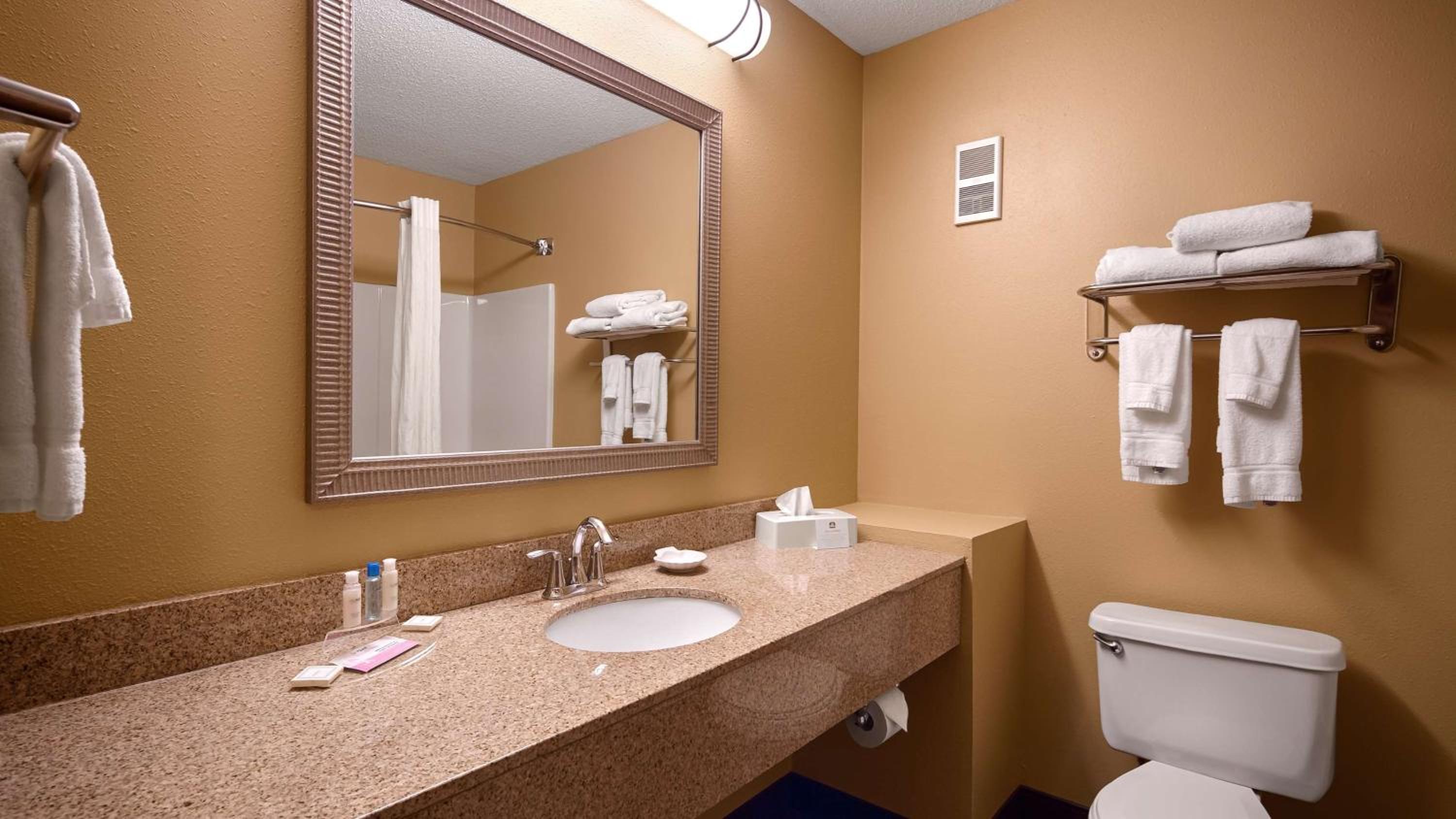King Room - Non-Smoking photo 2
